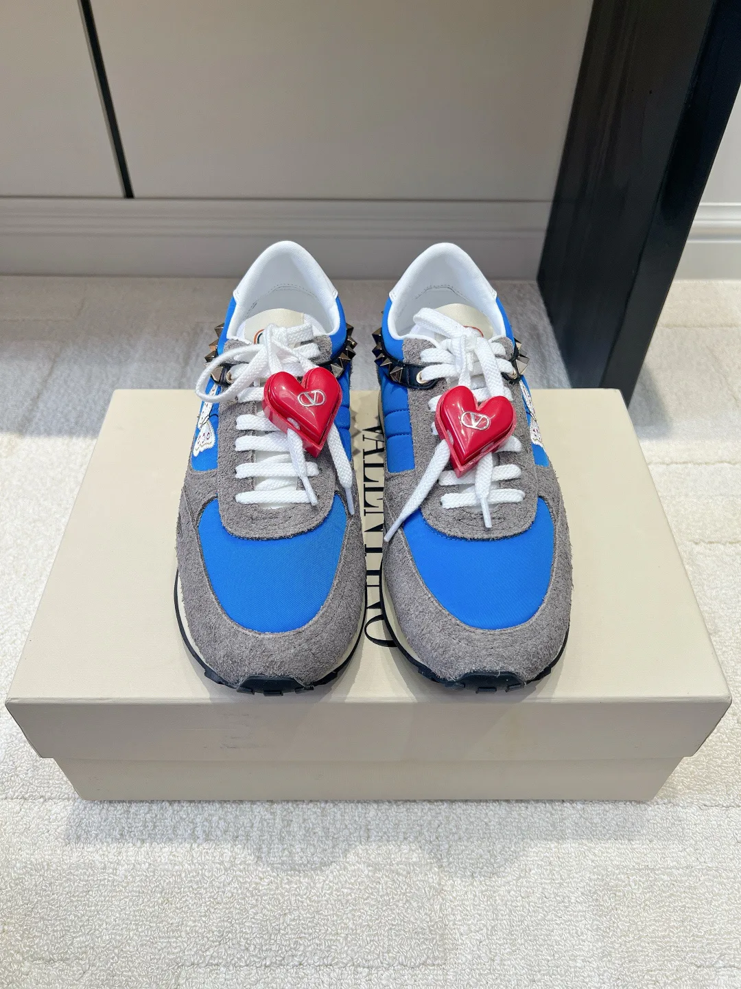 Кроссовки Женские Valentino 18436566