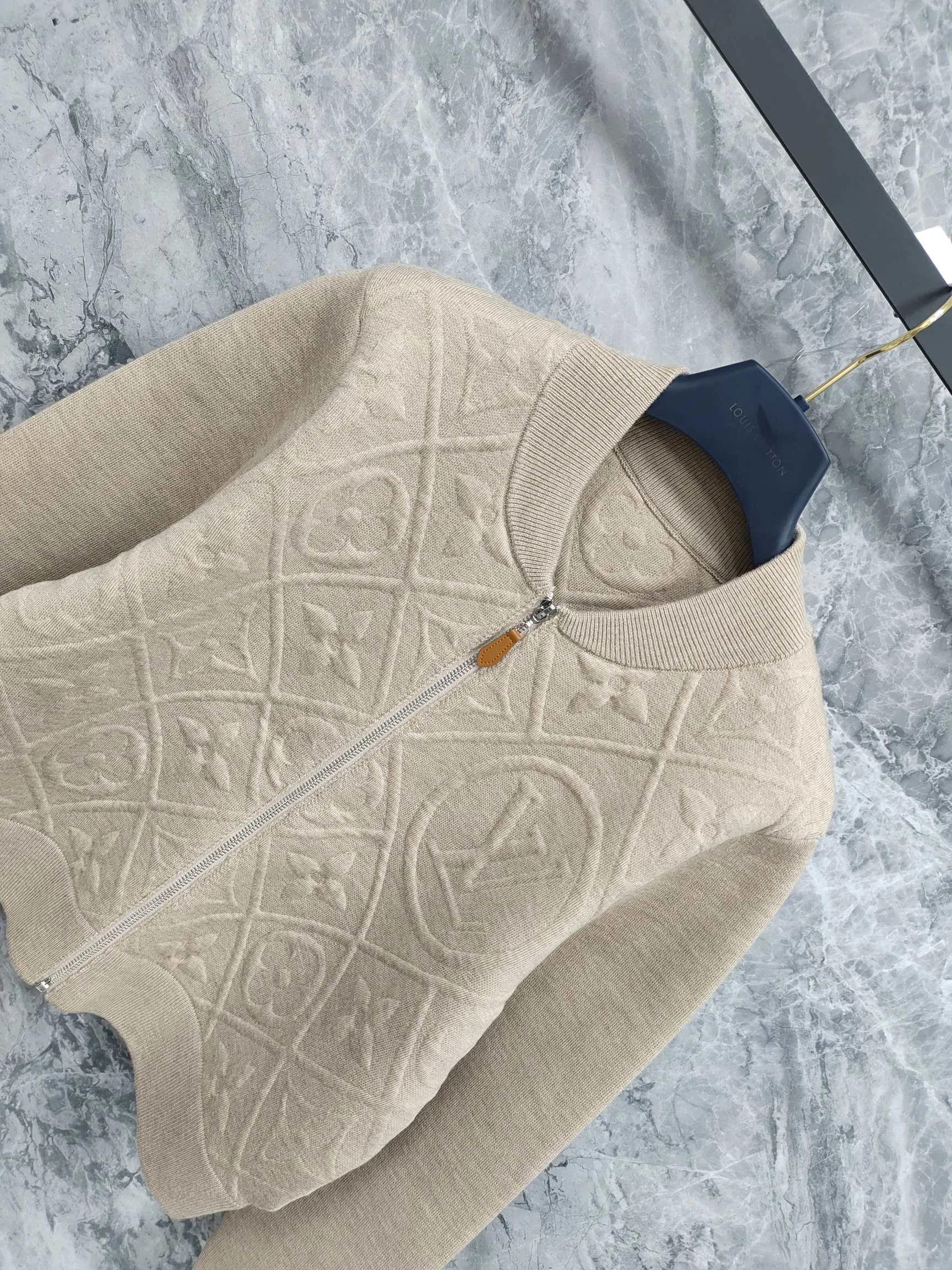 Куртки И Пуховики Женские Louis Vuitton 18743584