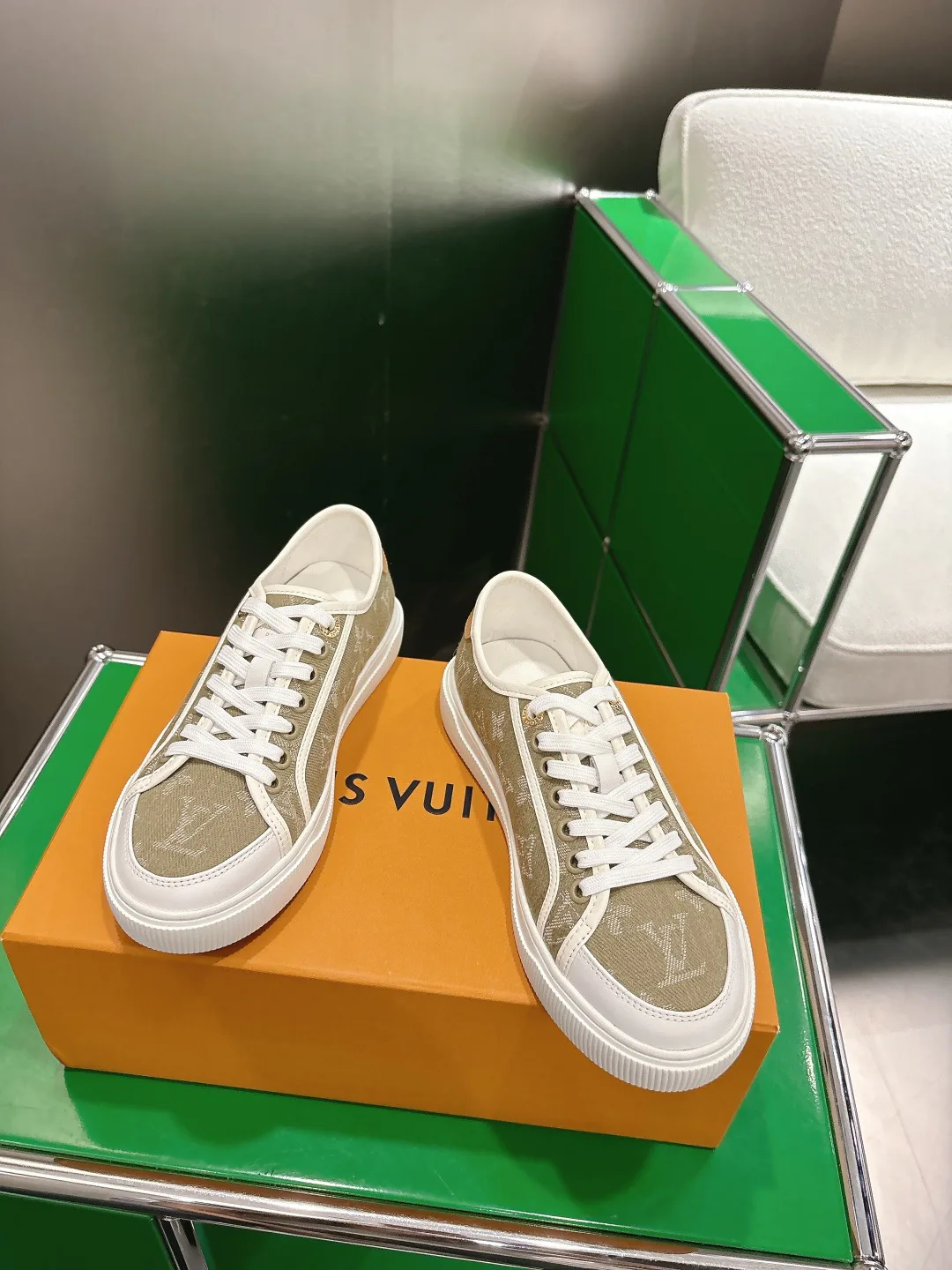 Кроссовки Женские Louis Vuitton 13152715