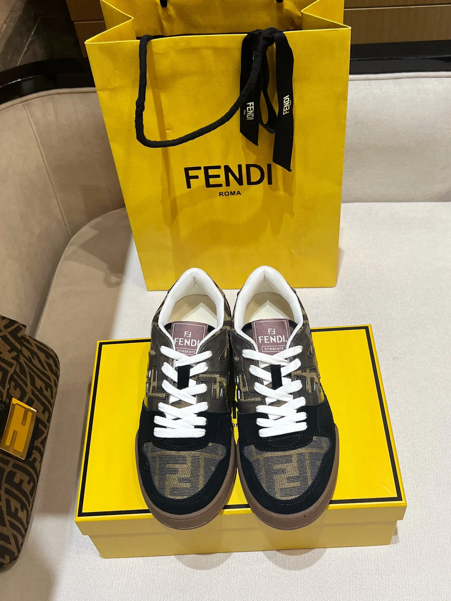 Кроссовки Женские Fendi 197173