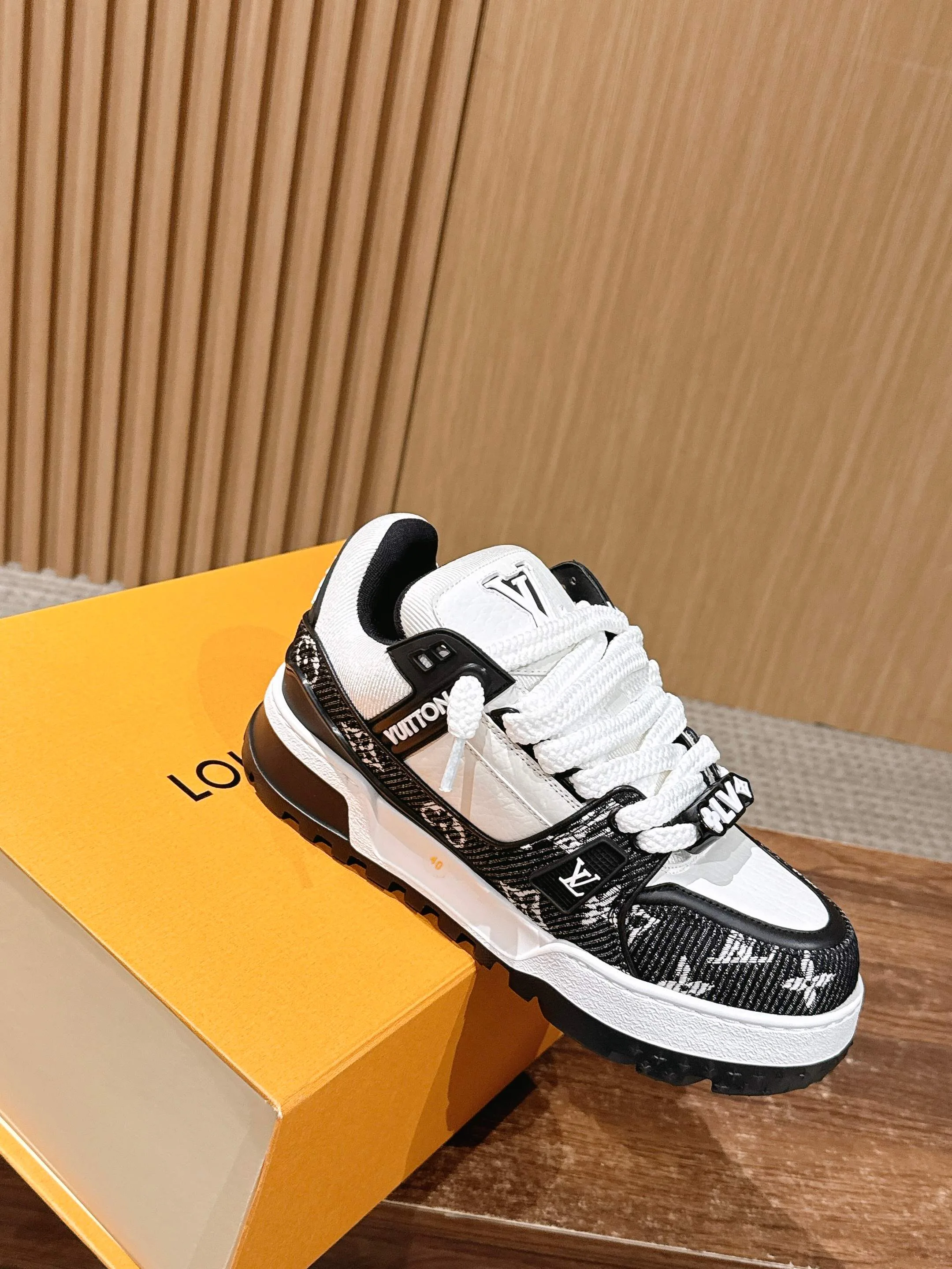 Кроссовки Женские Louis Vuitton 4269589