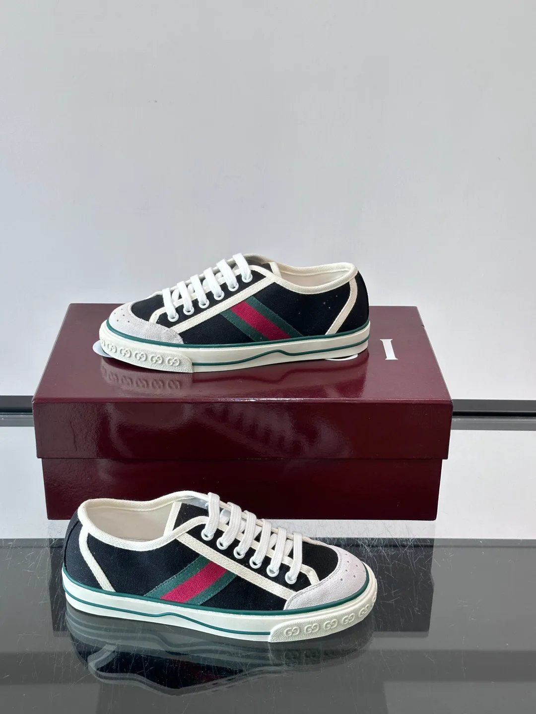 Кроссовки Женские Gucci 17941060