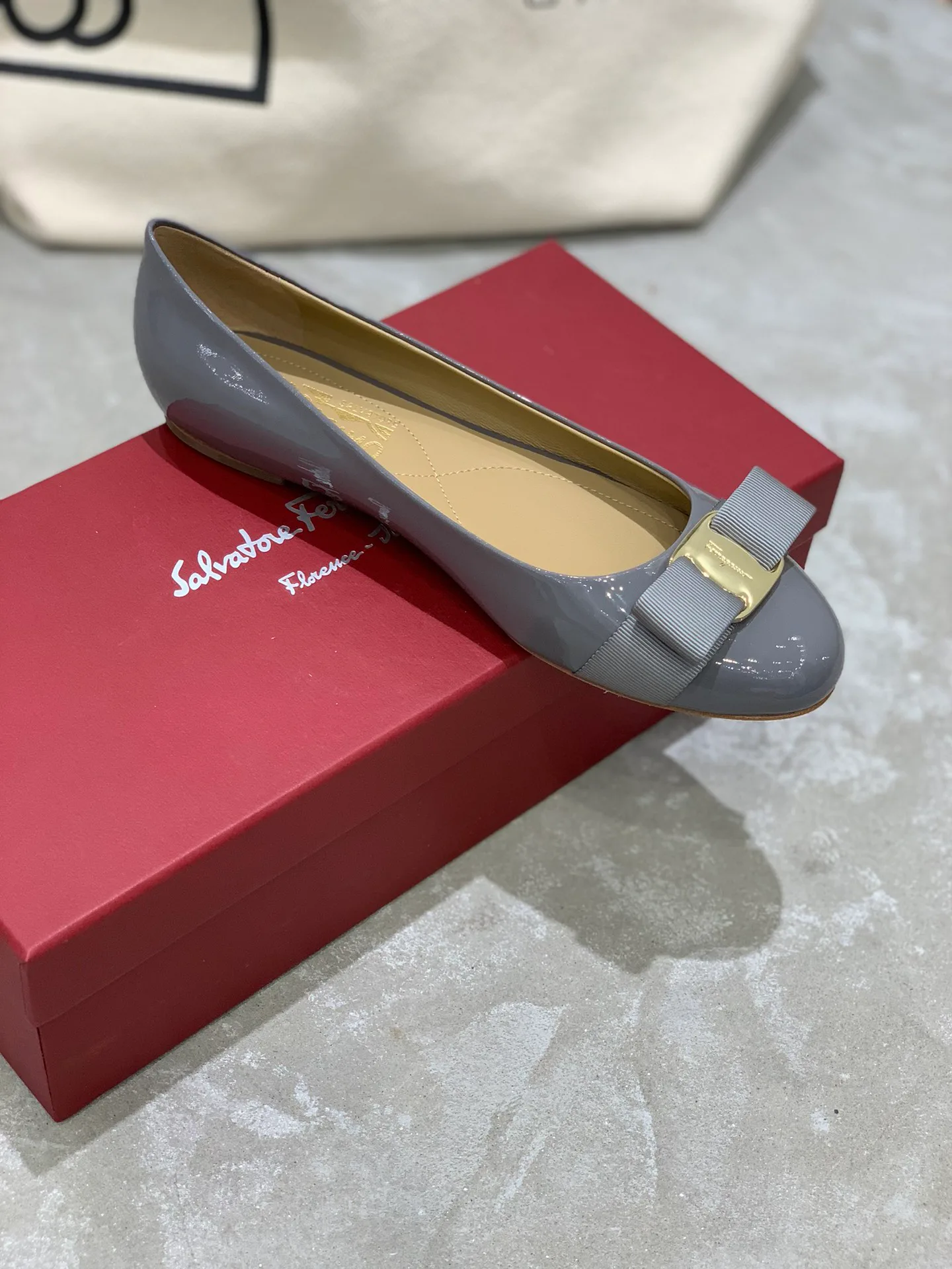 Балетки Женские Salvatore Ferragamo 18340640