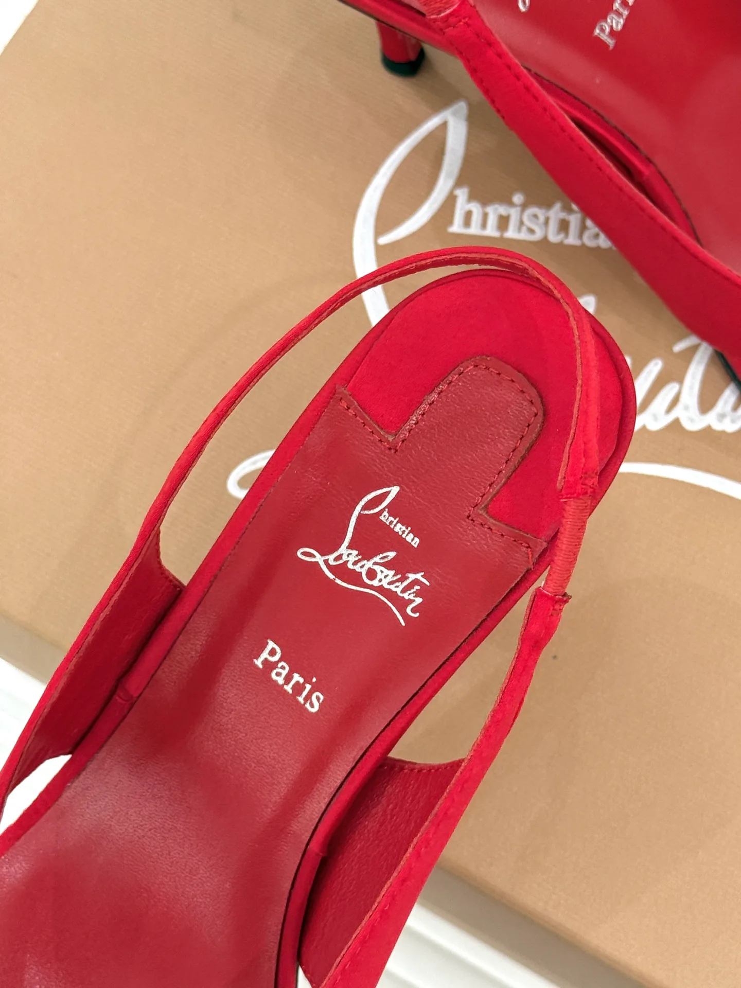 Босоножки Женские Christian Louboutin 18575746