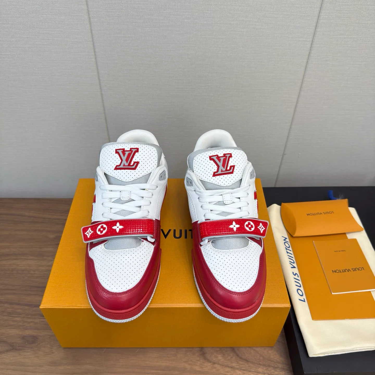 Кроссовки Женские Louis Vuitton 4318165