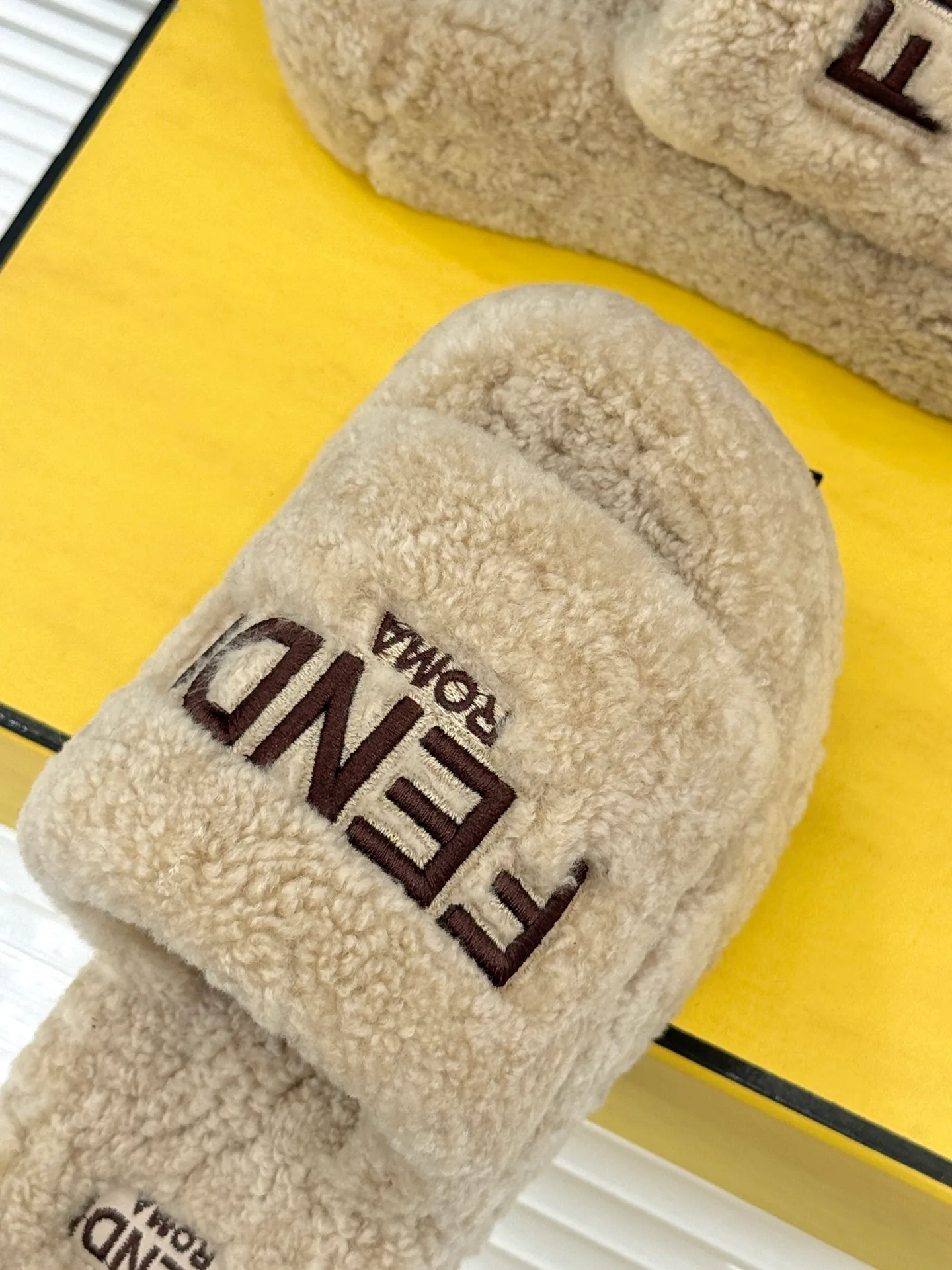 Тапочки Женские Fendi 18154669
