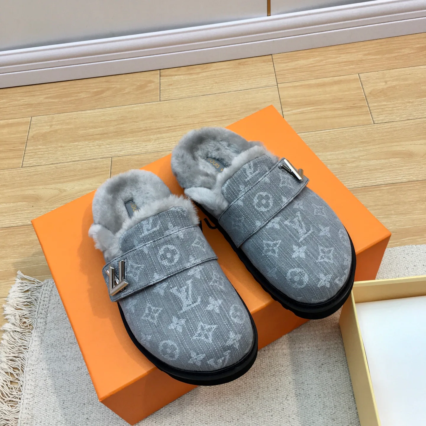 Тапочки Женские Louis Vuitton 3443667