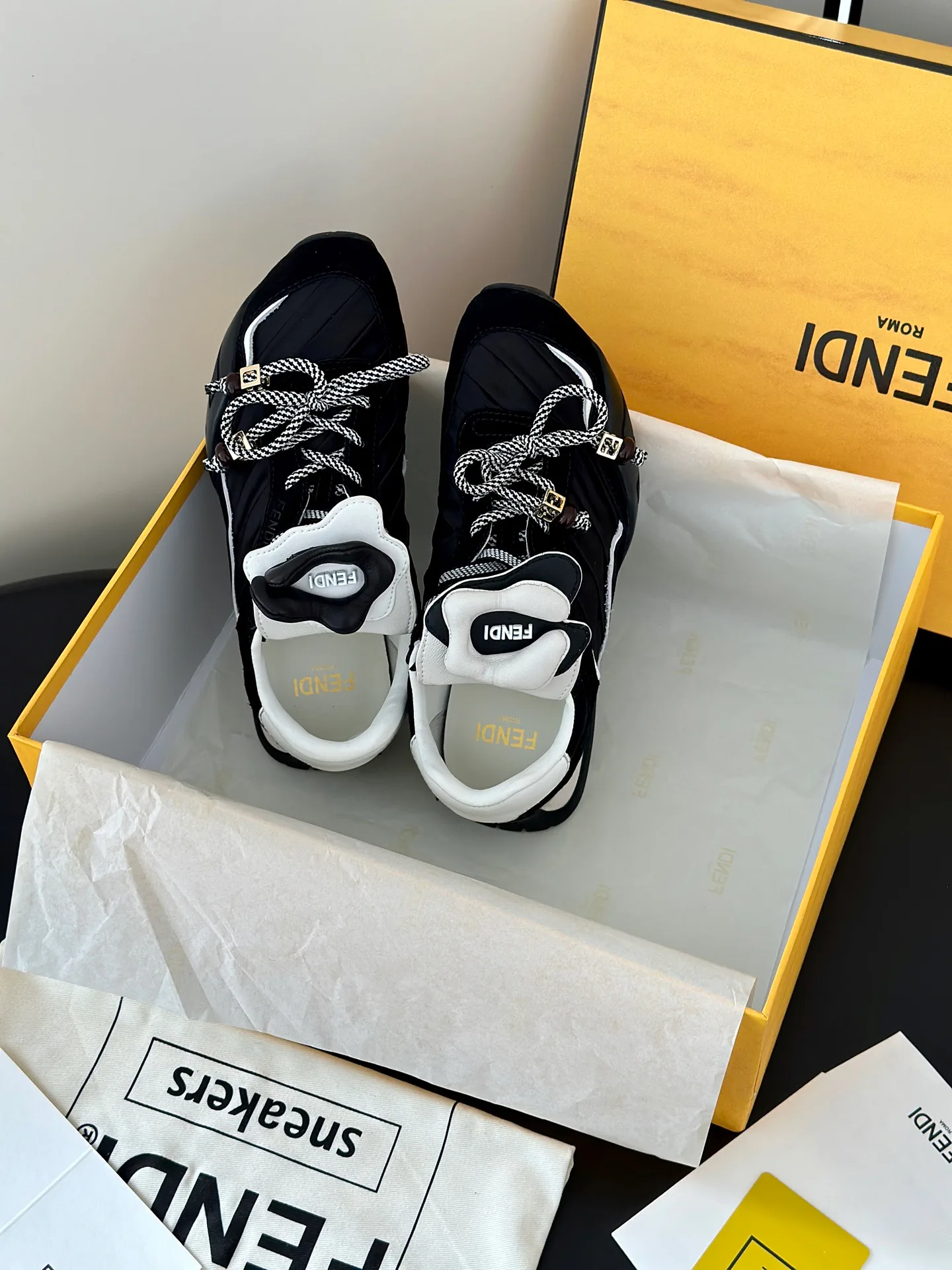 Кроссовки Женские Fendi 11886720