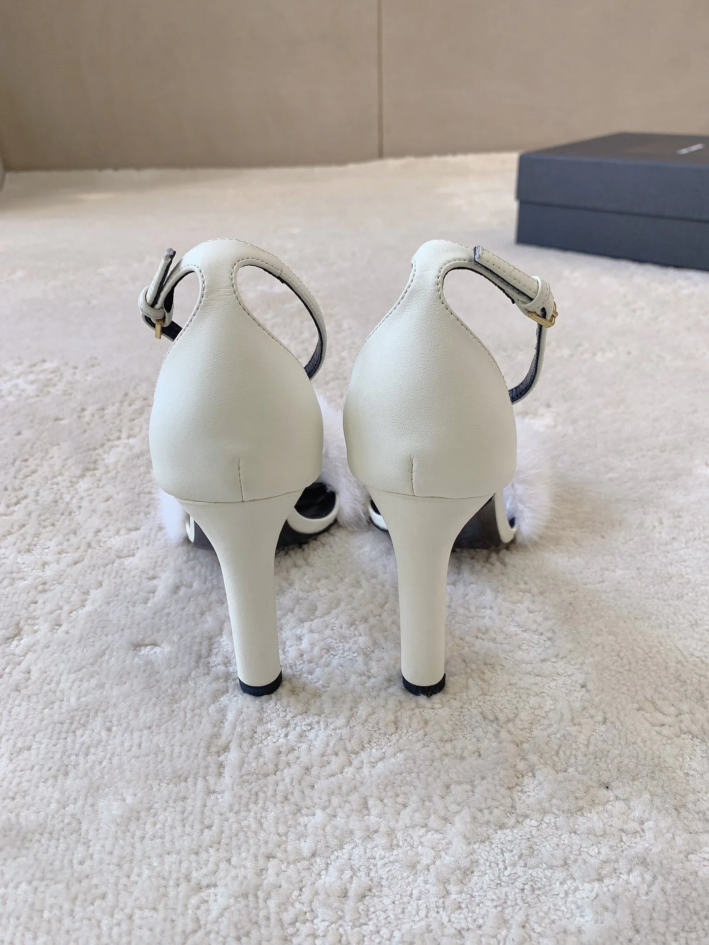 Босоножки Женские Saint Laurent 4560957