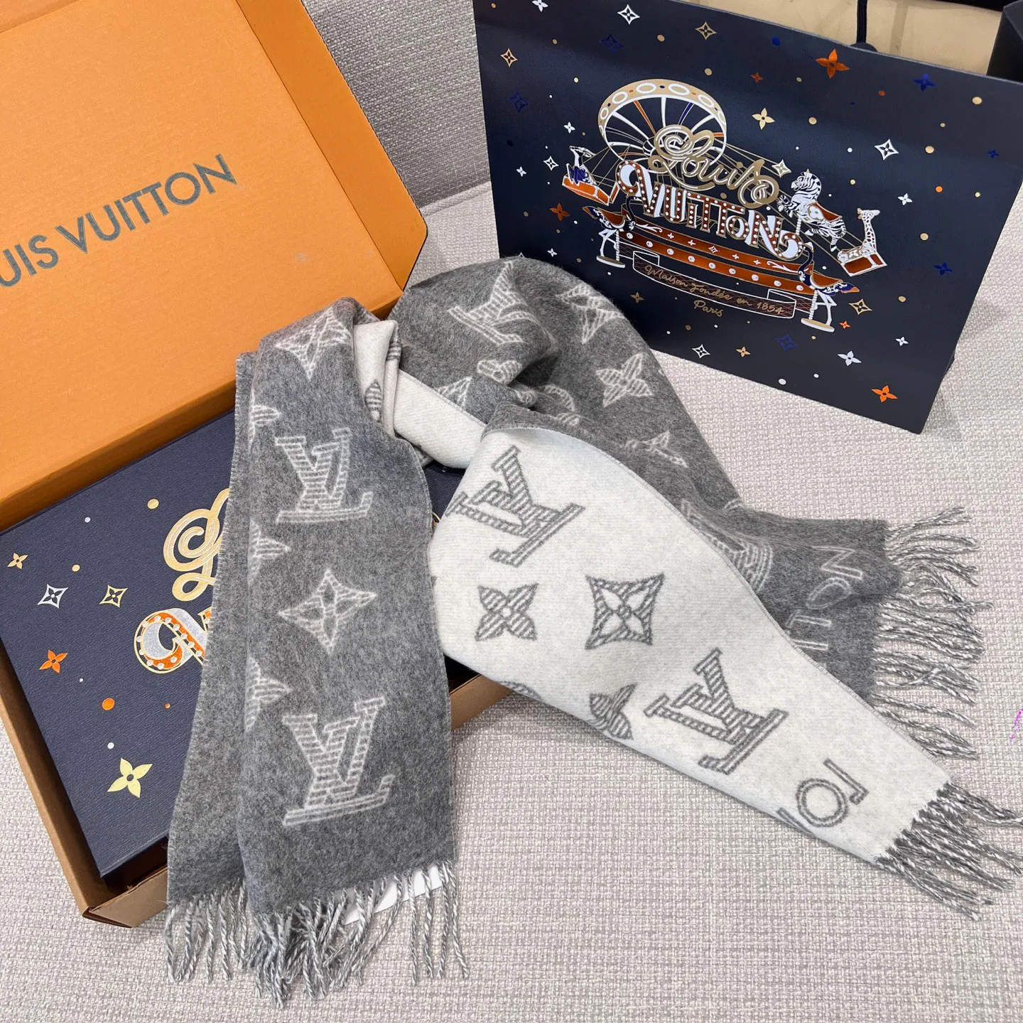 Шарфы Louis Vuitton 17323806