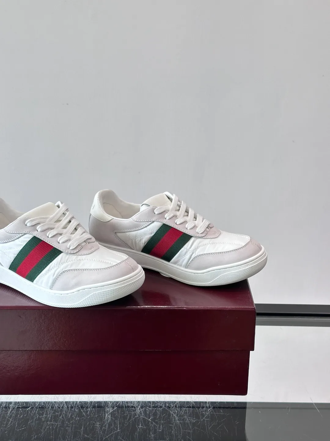 Кроссовки Женские Gucci 18118513