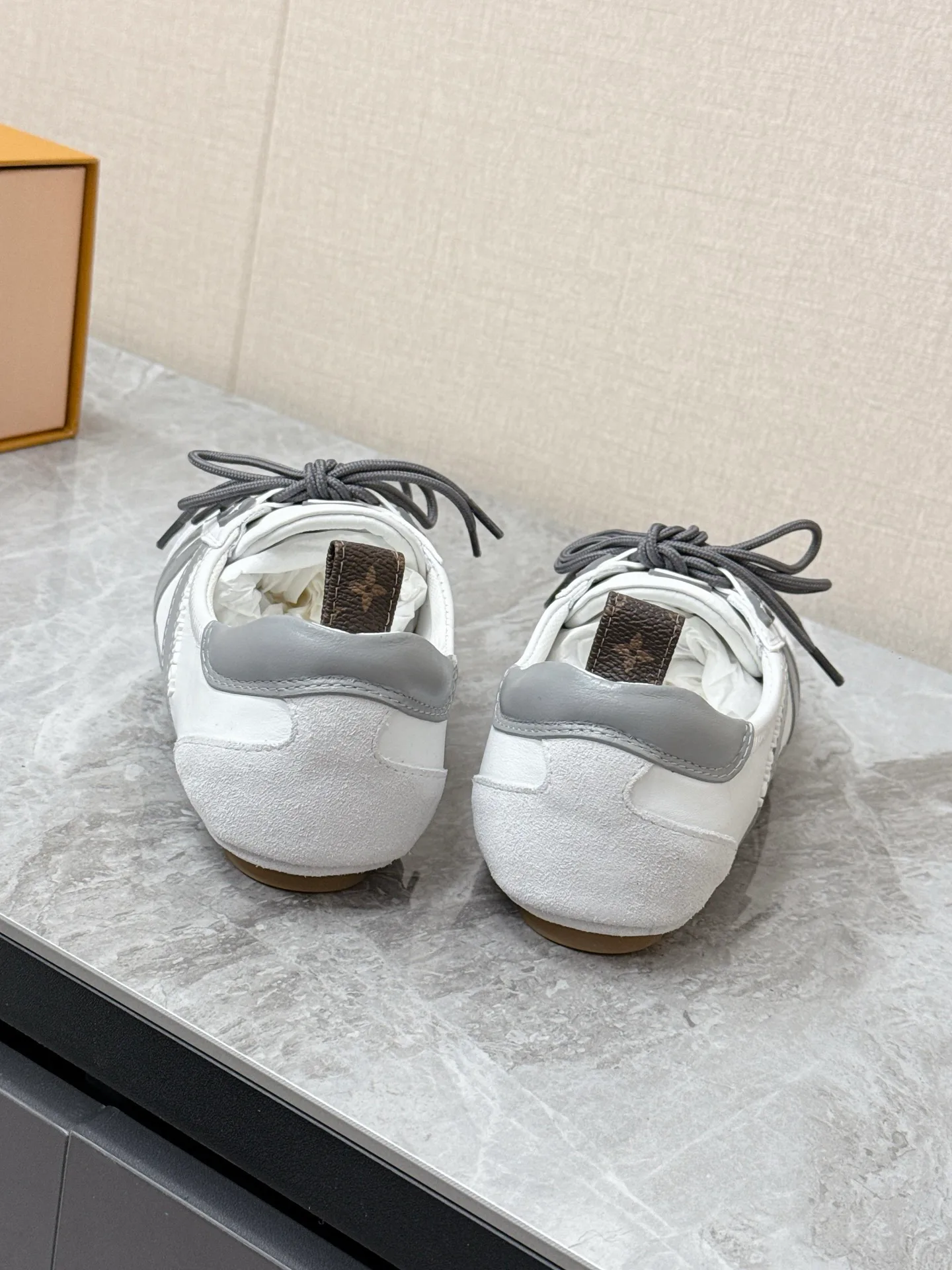 Кроссовки Женские Louis Vuitton 2625303