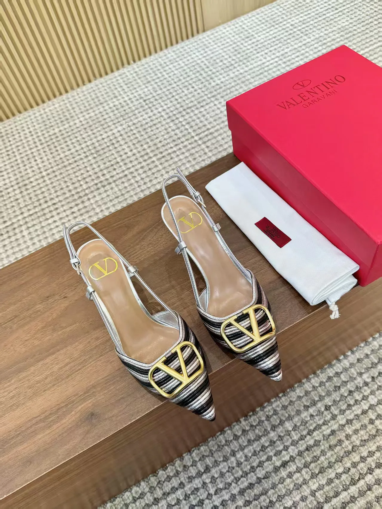 Босоножки Женские Valentino 17956877