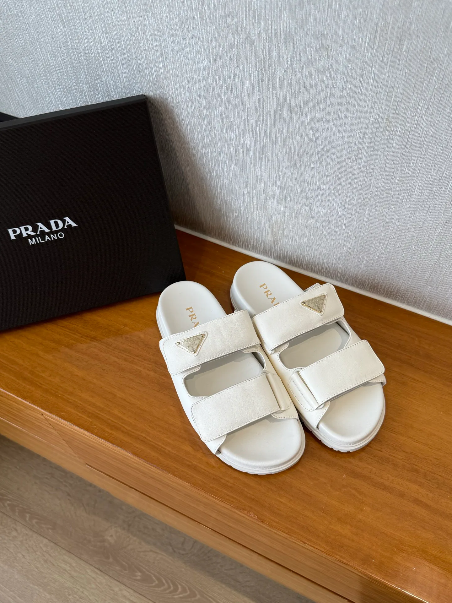 Шлепанцы Женские Prada 21701