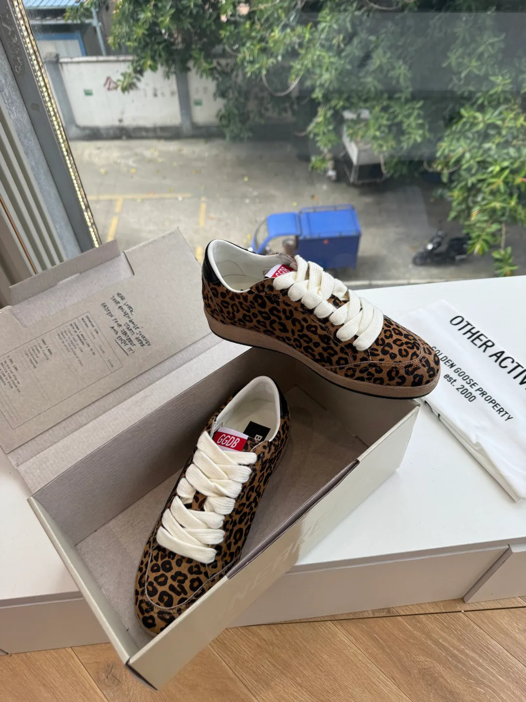 Кроссовки Женские Golden Goose 18801050