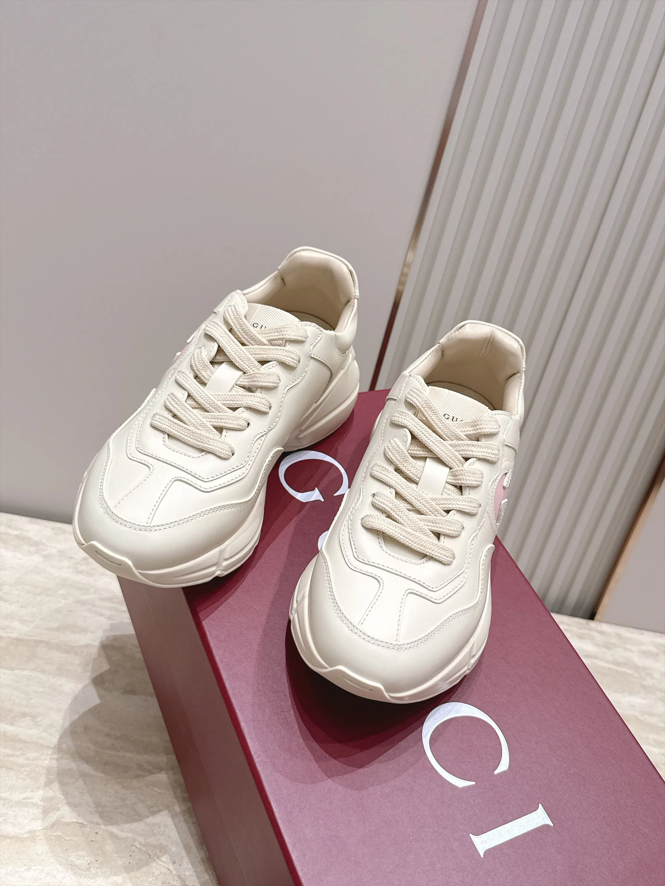 Кроссовки Женские Gucci 18025257