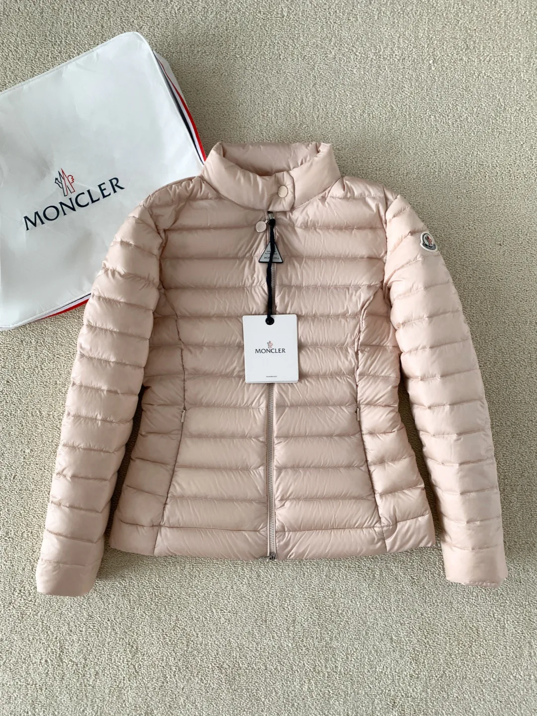 Куртки И Пуховики Женские Moncler 18922979