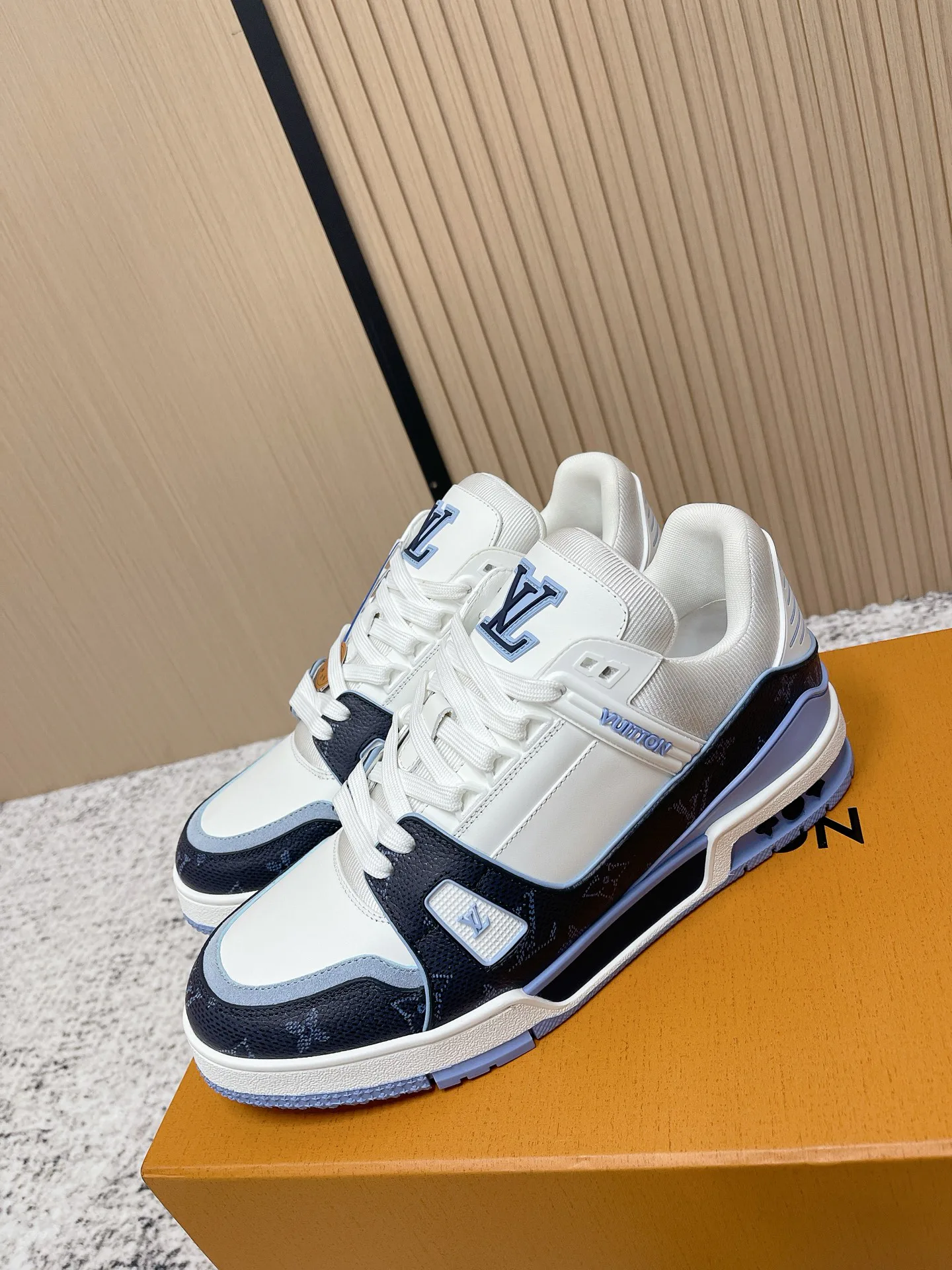 Кроссовки Женские Louis Vuitton 5737778