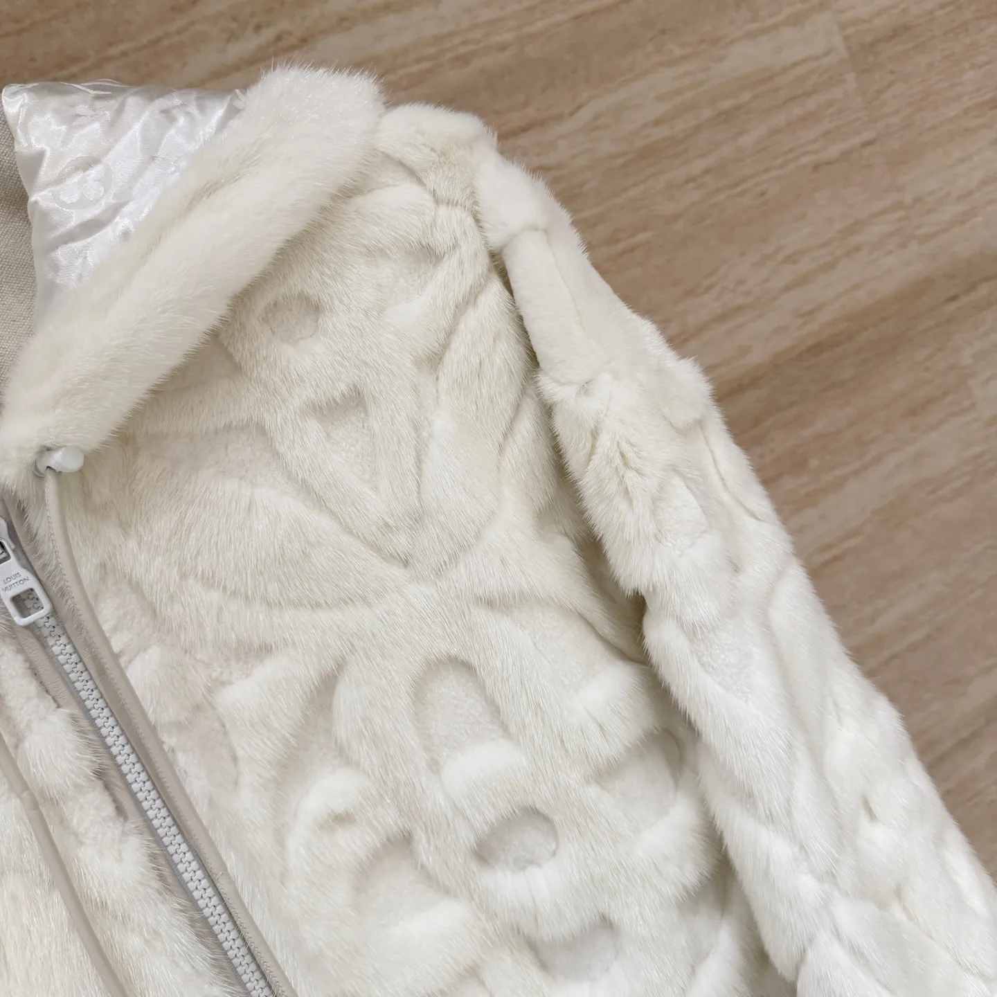 Куртки И Пуховики Женские Louis Vuitton 1061369