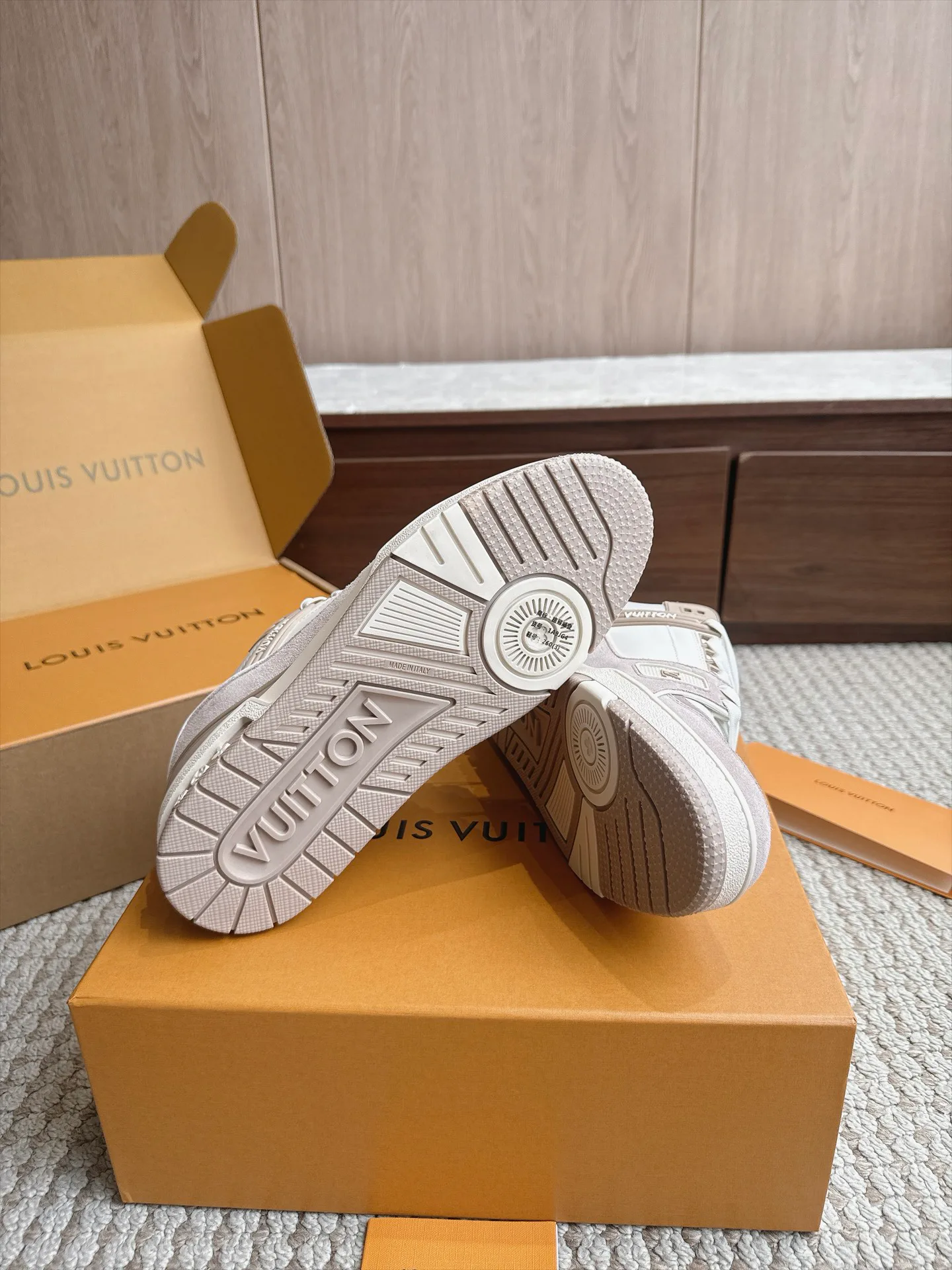 Кроссовки Мужские Louis Vuitton 18039312