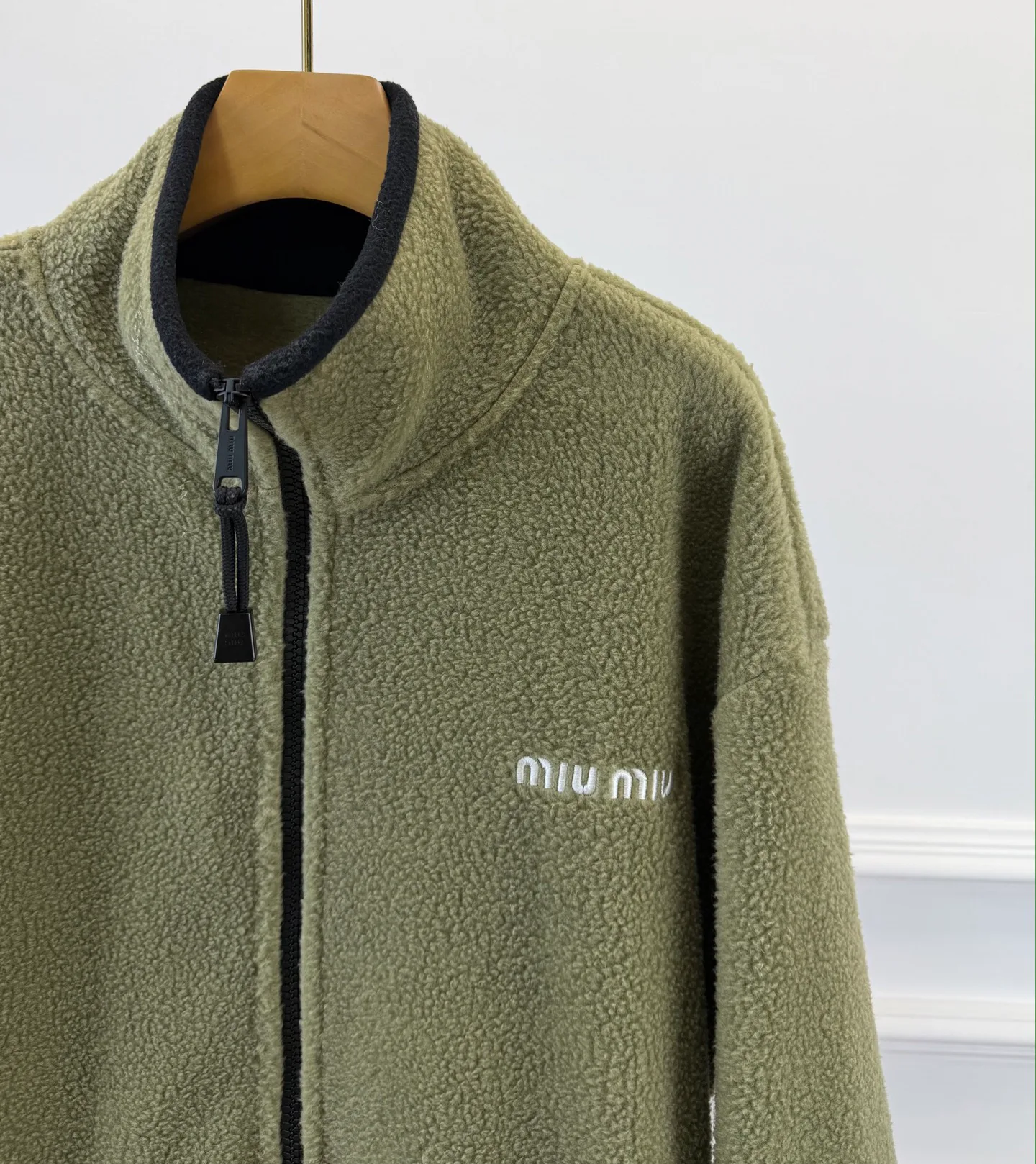 Куртки И Пуховики Женские Miu Miu 18767423