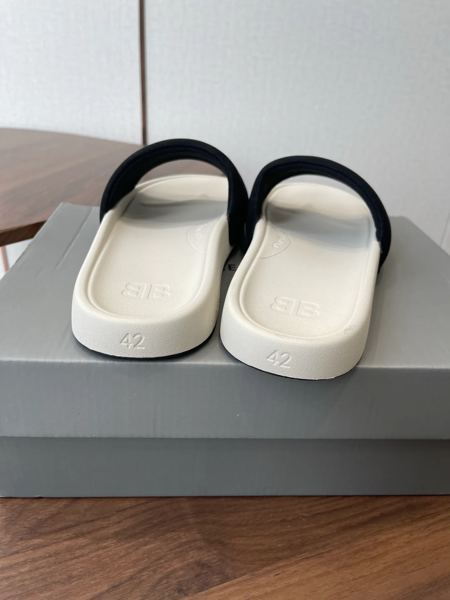 Шлепанцы Женские Balenciaga 11227408