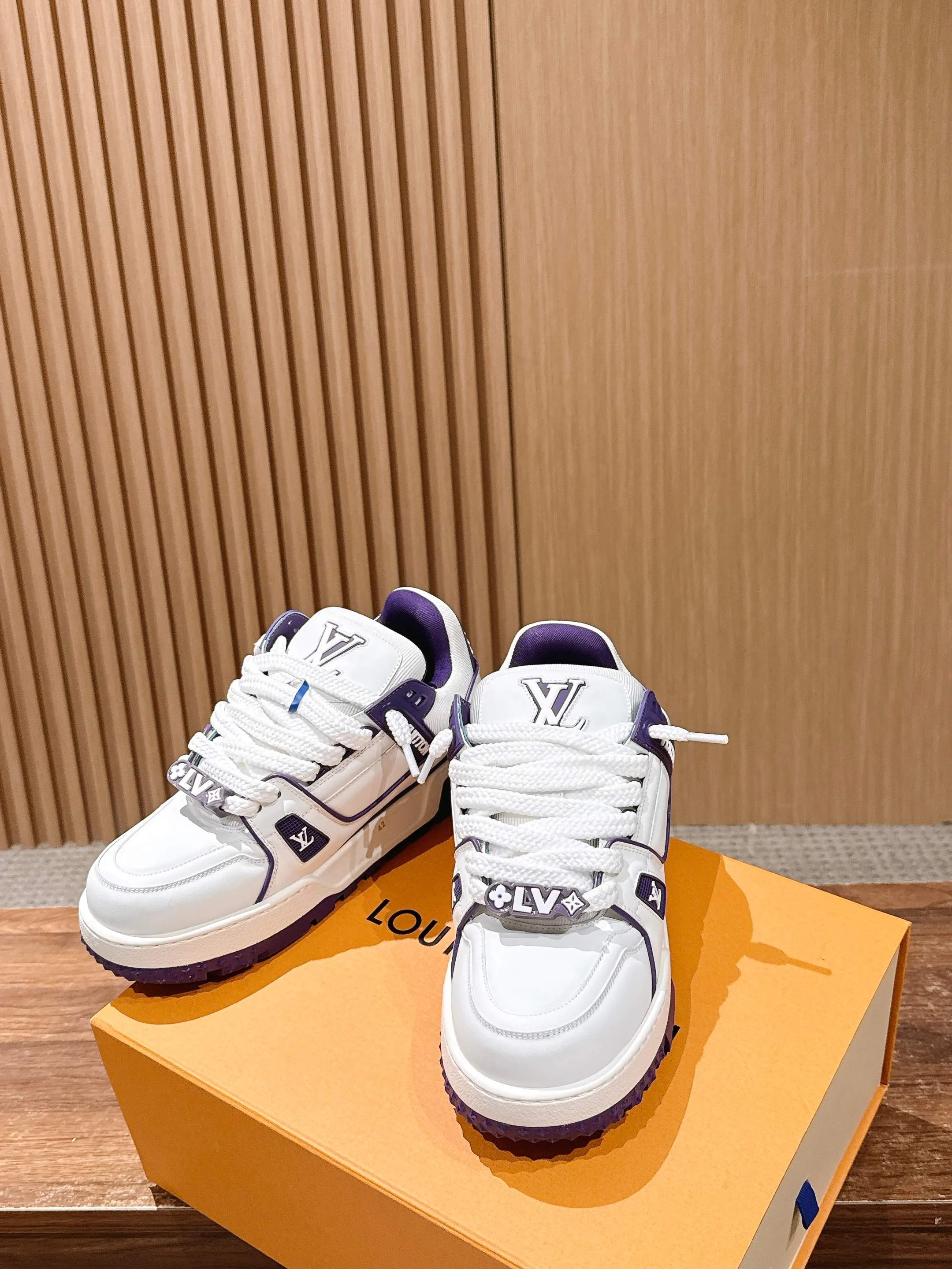 Кроссовки Женские Louis Vuitton 4269604