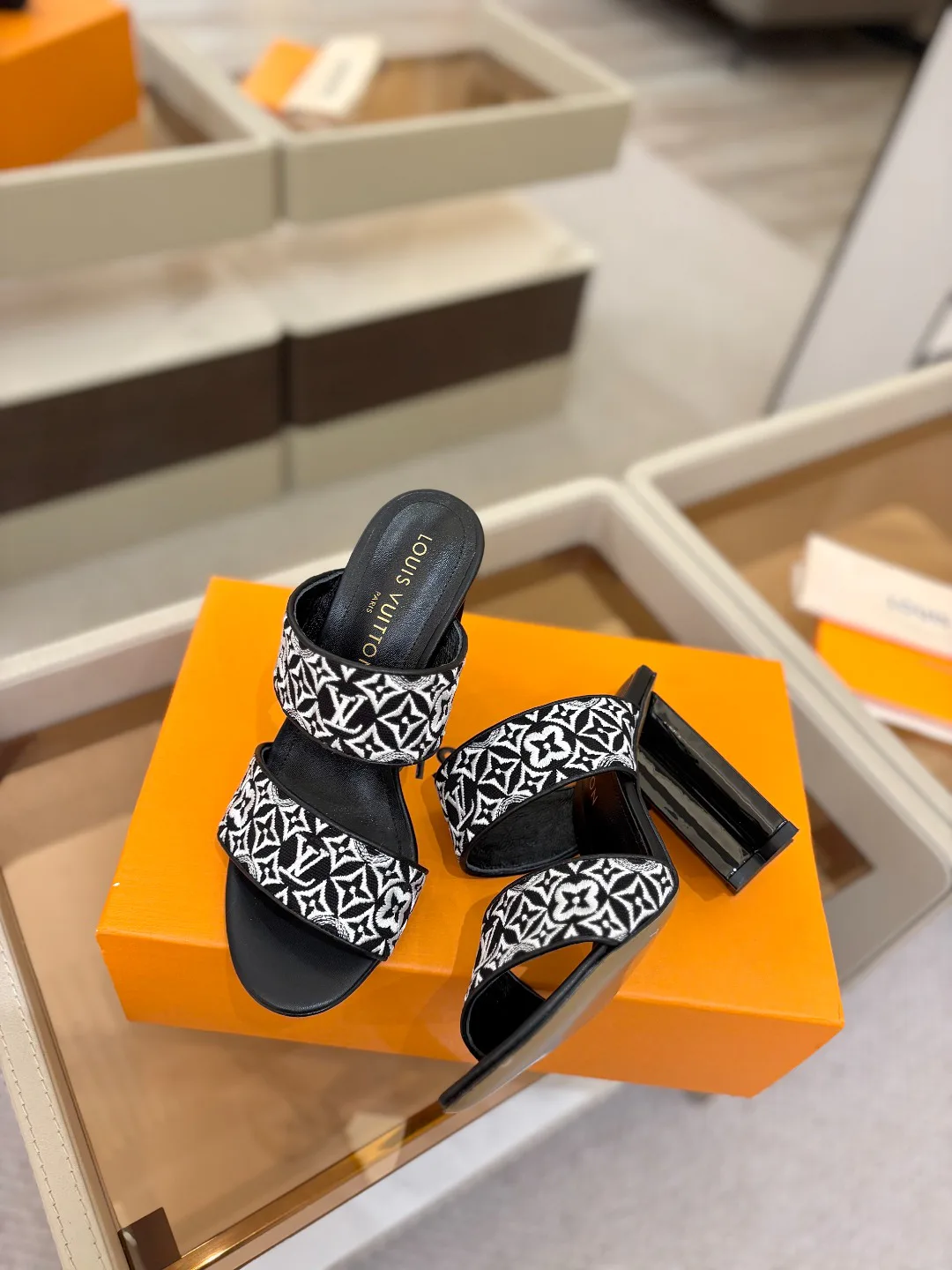Сандалии Женские Louis Vuitton 9865329