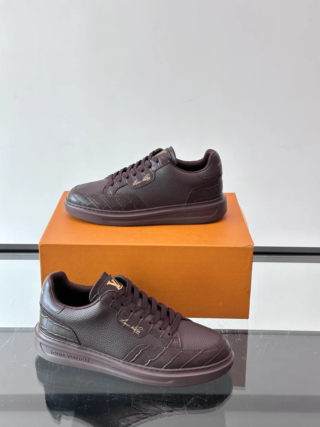 Кроссовки Женские Louis Vuitton 18400575