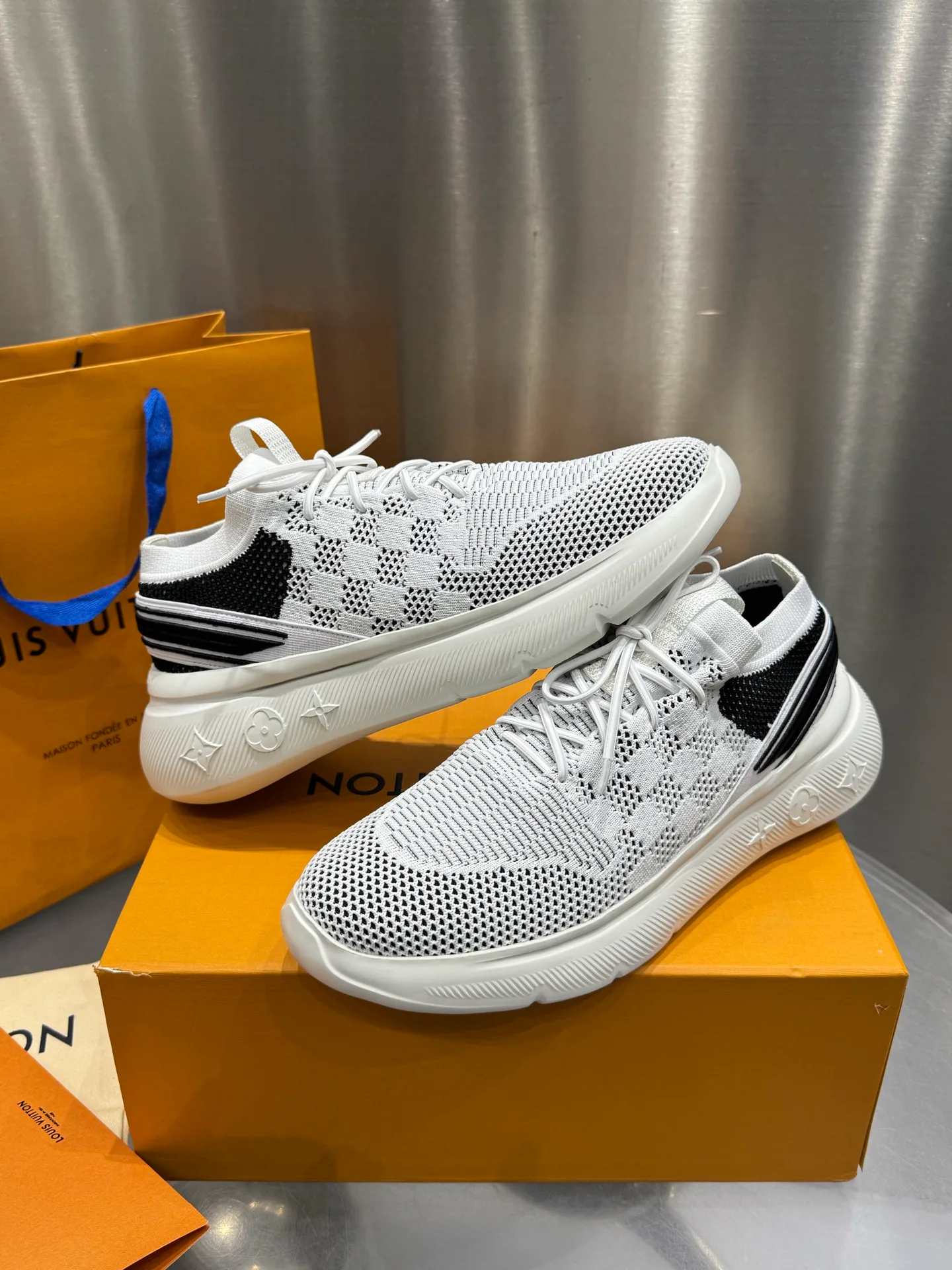 Кроссовки Мужские Louis Vuitton 23697