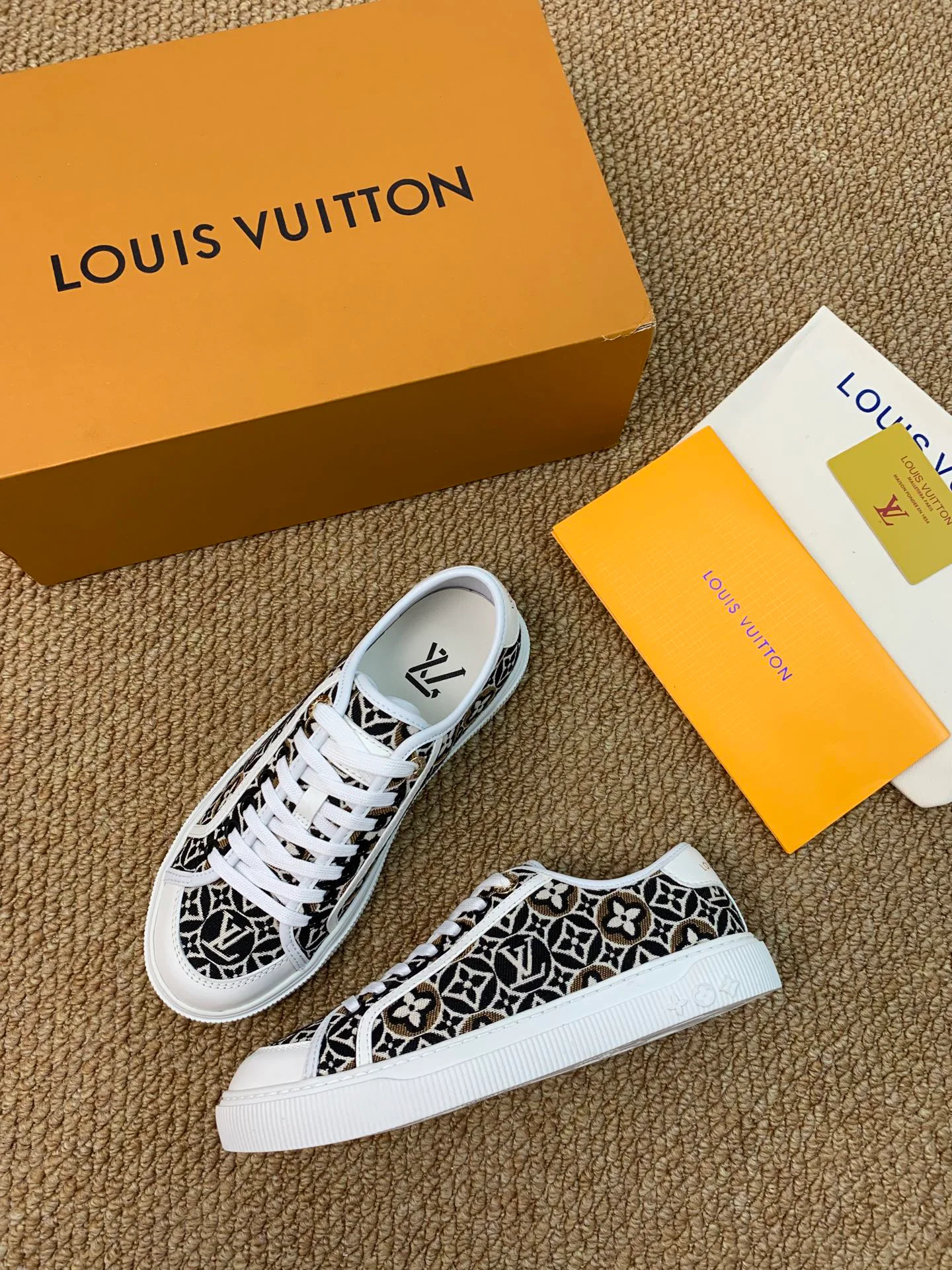 Кроссовки Женские Louis Vuitton 17545201
