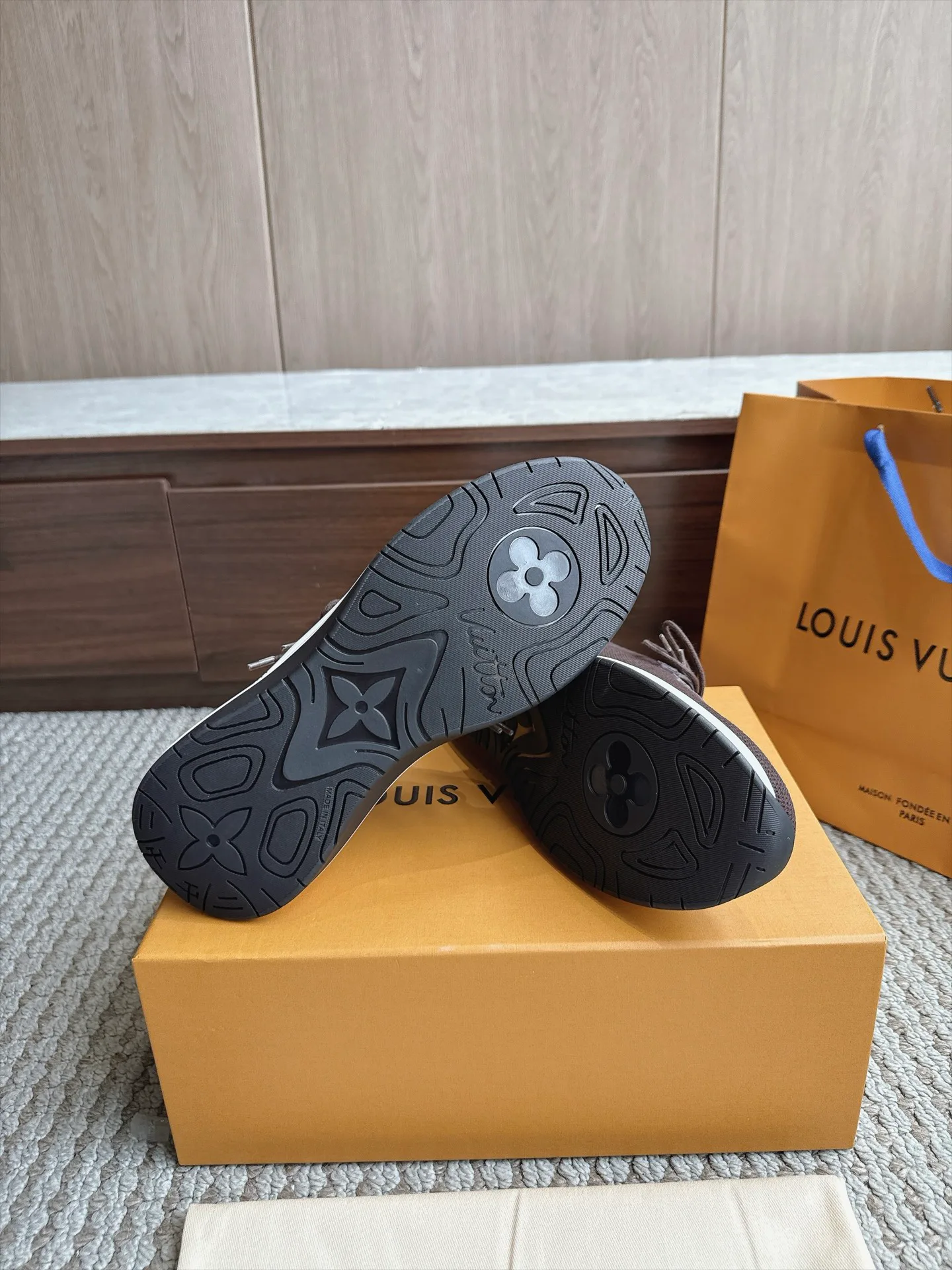 Кроссовки Мужские Louis Vuitton 18333250