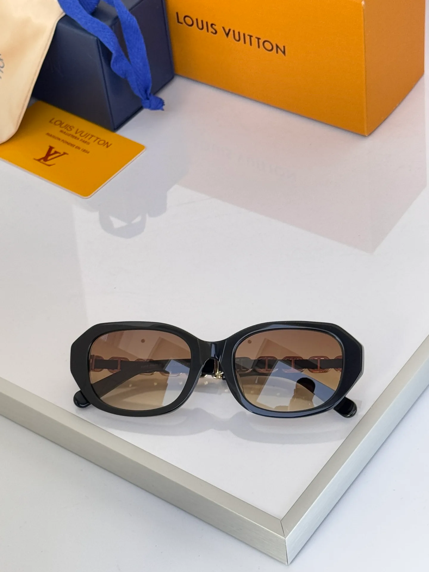 Очки Louis Vuitton 1973078