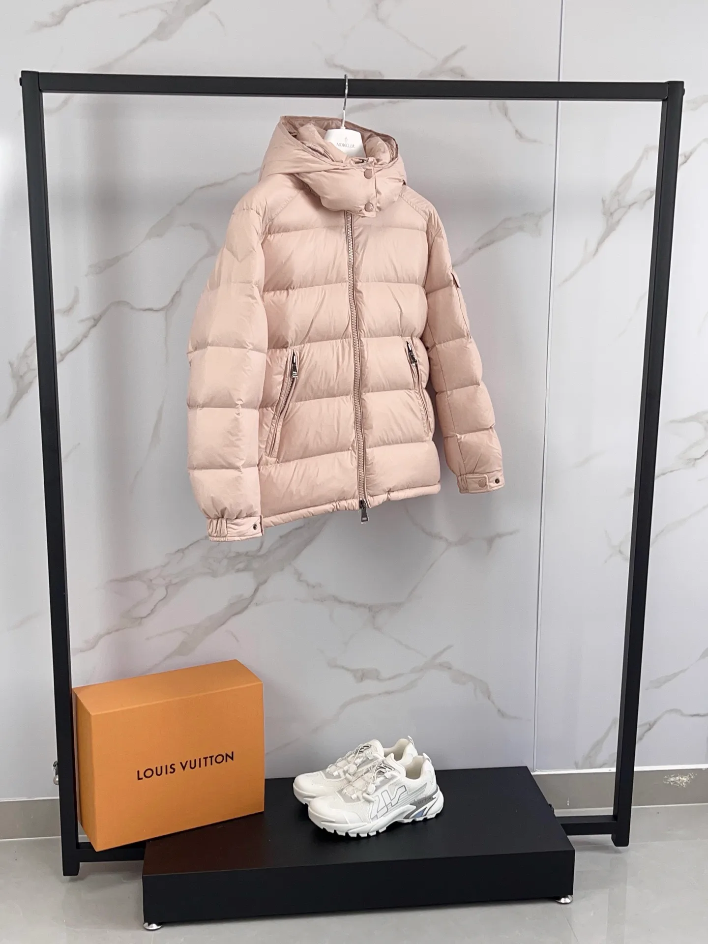 Куртки И Пуховики Женские Moncler 18391729