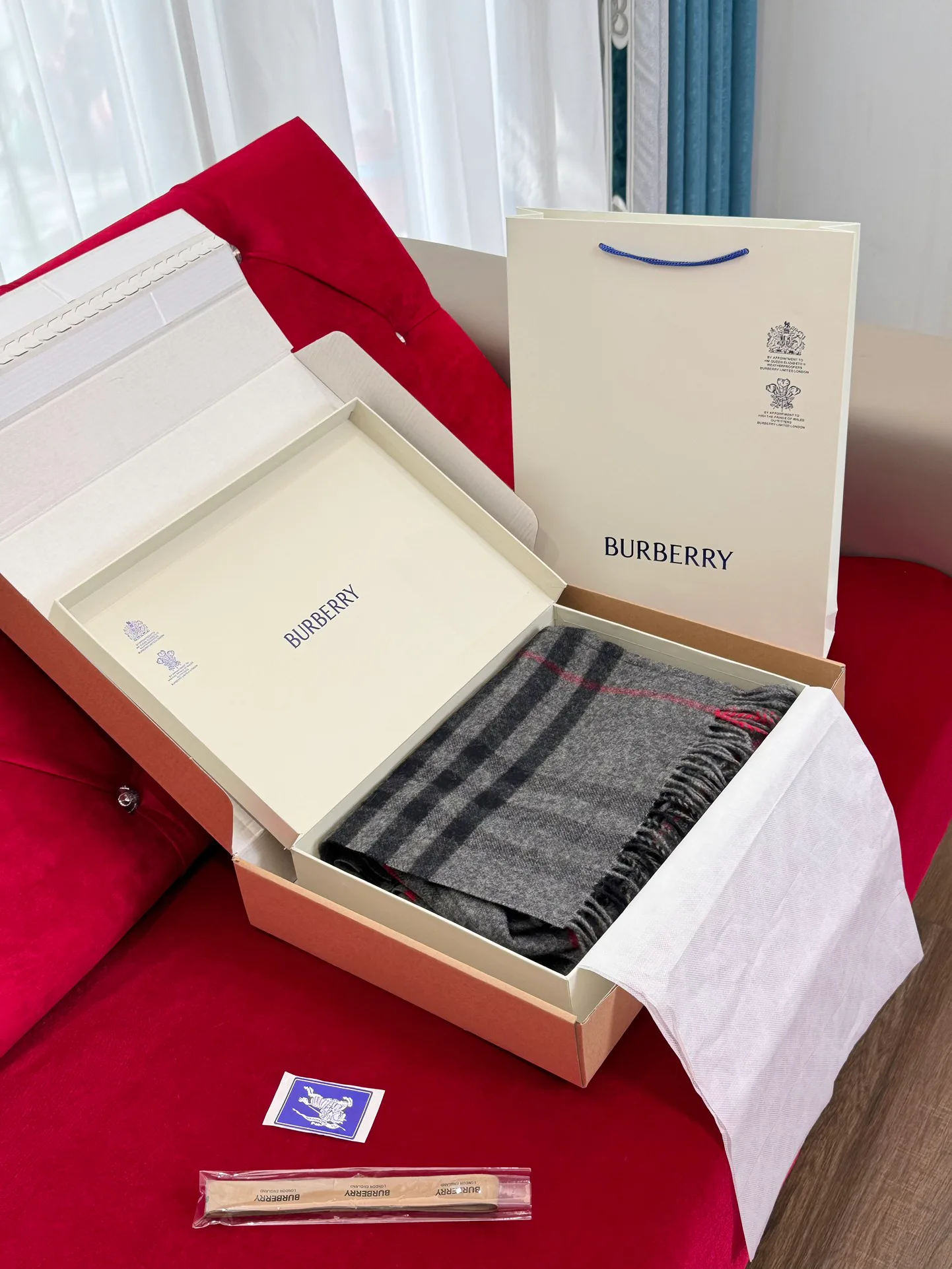 Шарфы Burberry 18287602
