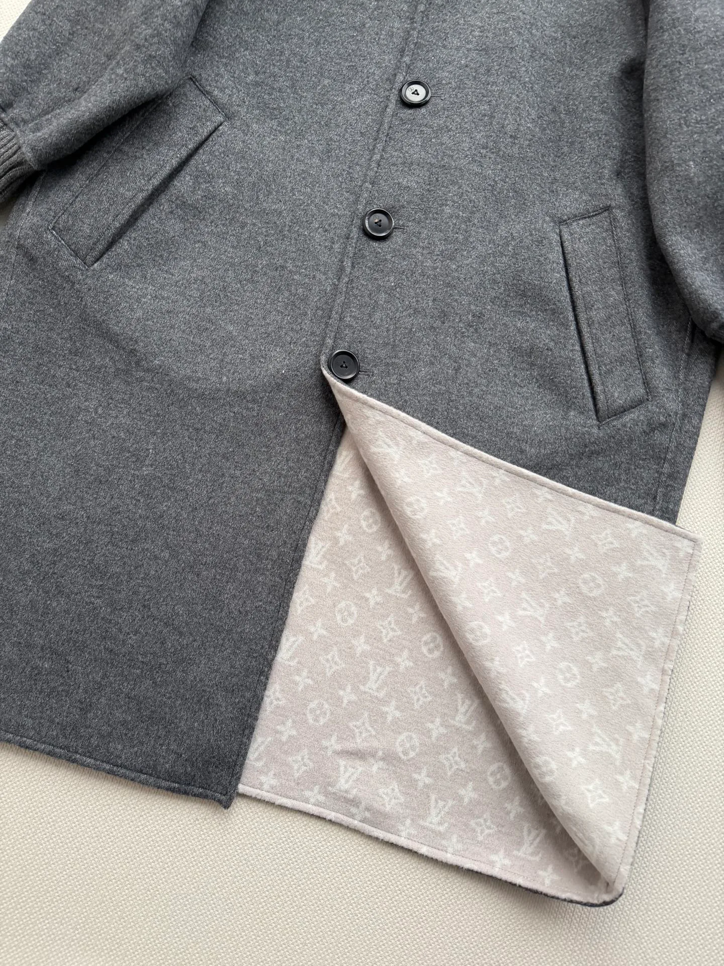 Пальто Женские Louis Vuitton 19309474