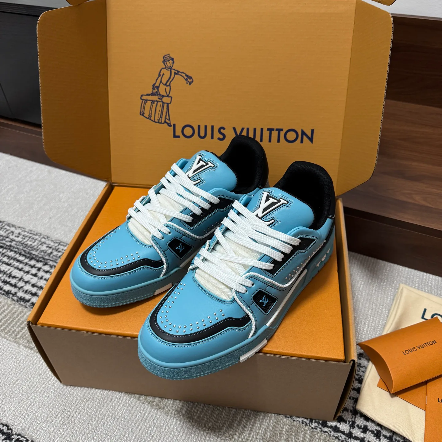 Кроссовки Женские Louis Vuitton 1546819