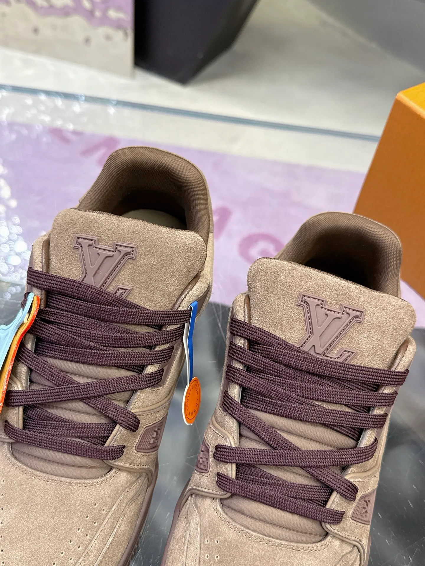 Кроссовки Женские Louis Vuitton 17530411