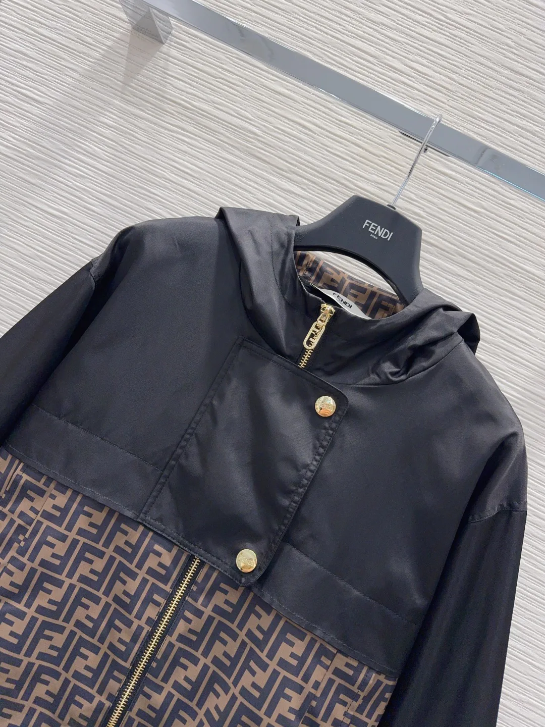 Куртки И Пуховики Женские Fendi 18388620