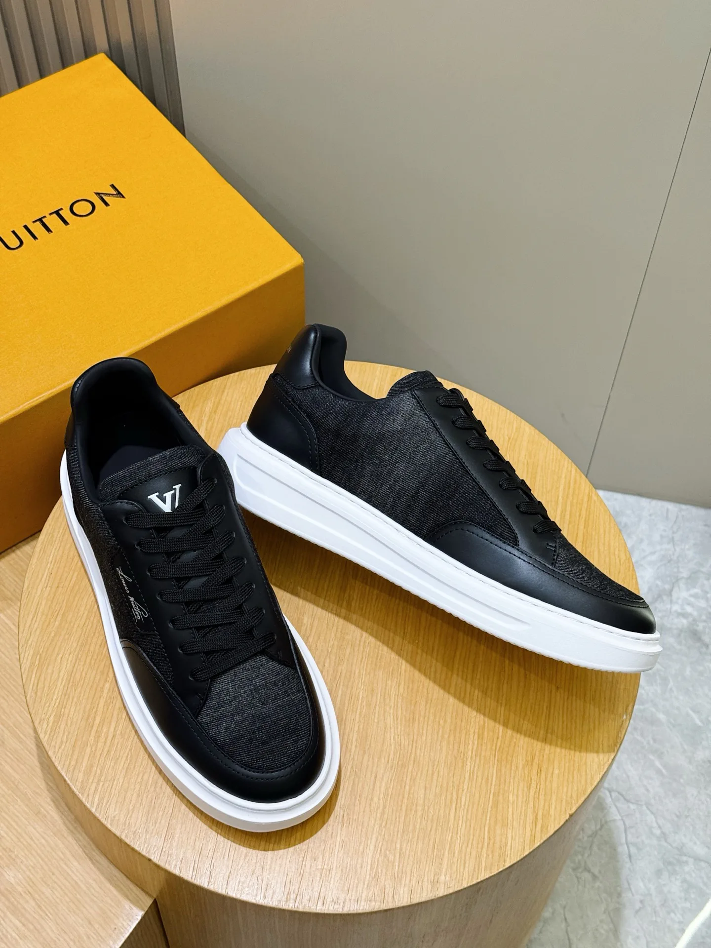 Кроссовки Мужские Louis Vuitton 19548874
