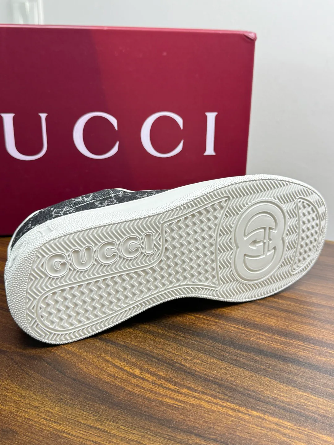 Кроссовки Женские Gucci 19678556