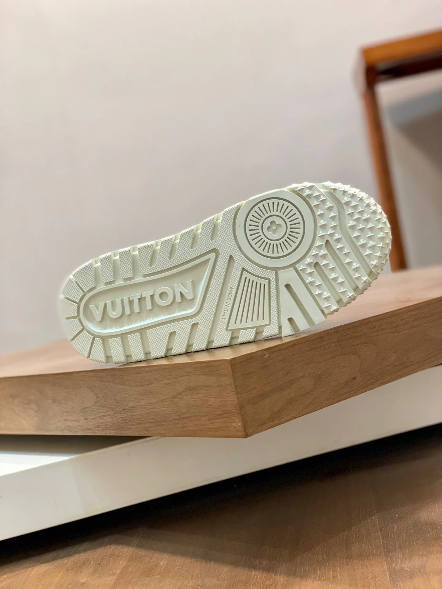 Кроссовки Мужские Louis Vuitton 1483827