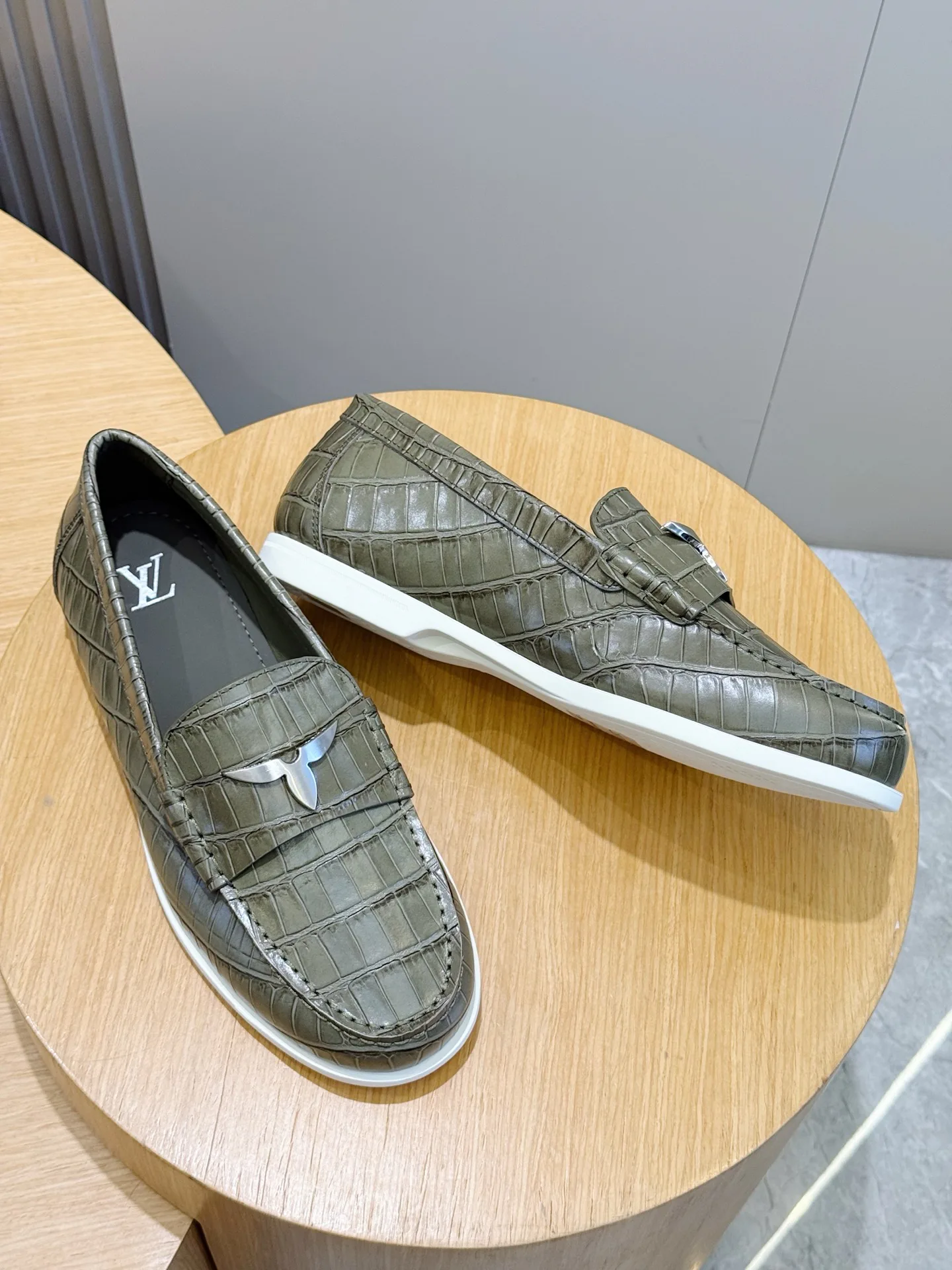 Лоферы И Мокасины Женские Louis Vuitton 17914085