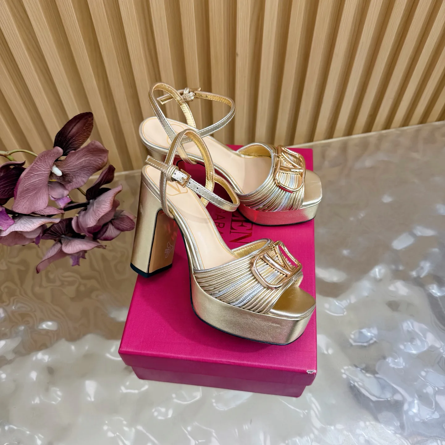 Босоножки Женские Valentino 12859217