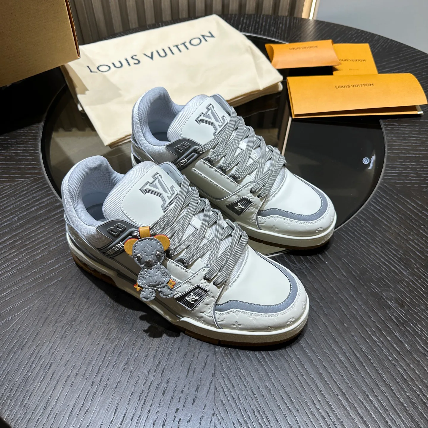 Кроссовки Женские Louis Vuitton 18693937