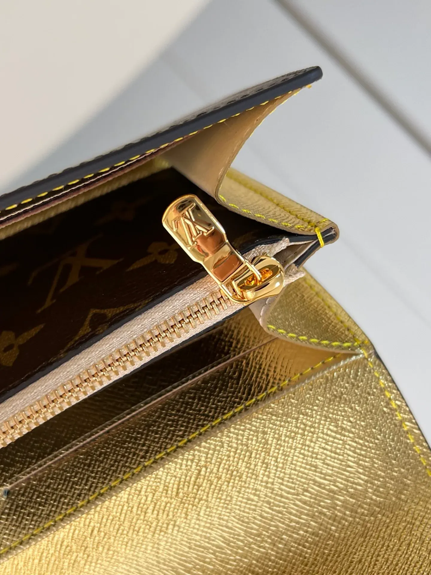 Кошельки Louis Vuitton 1327870