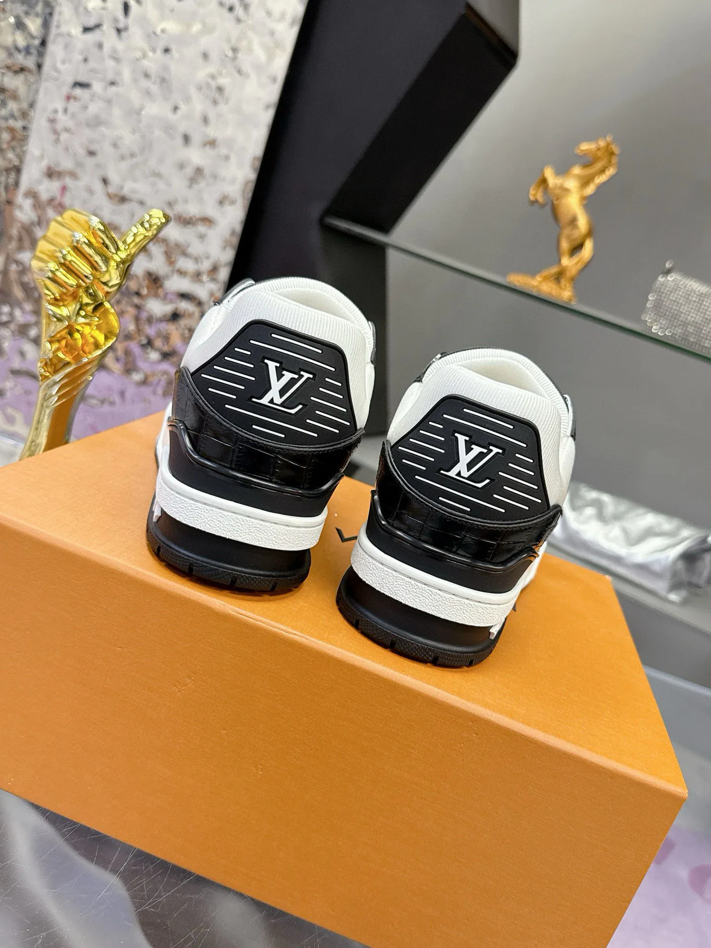 Кроссовки Женские Louis Vuitton 11707413