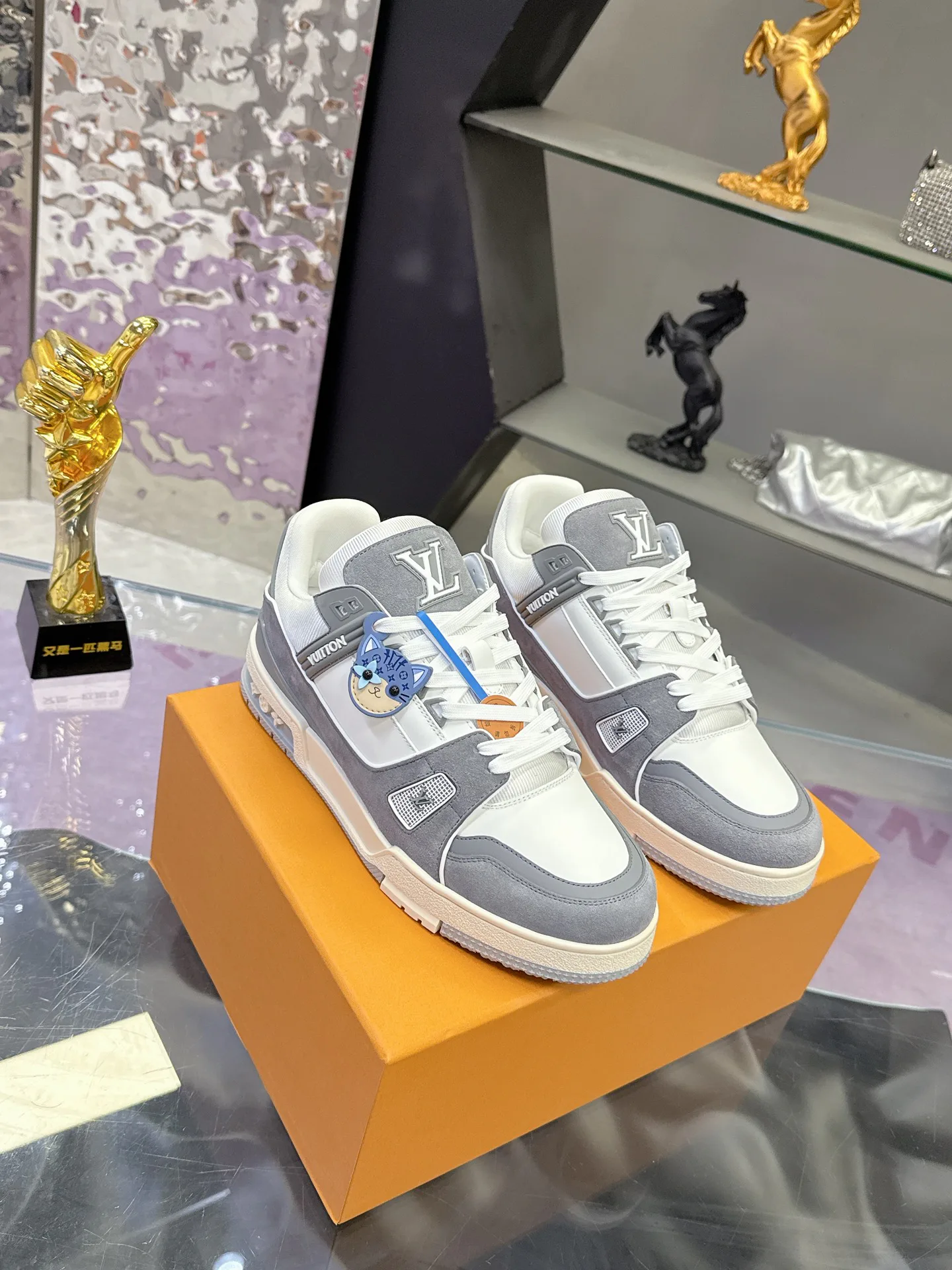 Кроссовки Женские Louis Vuitton 18104016