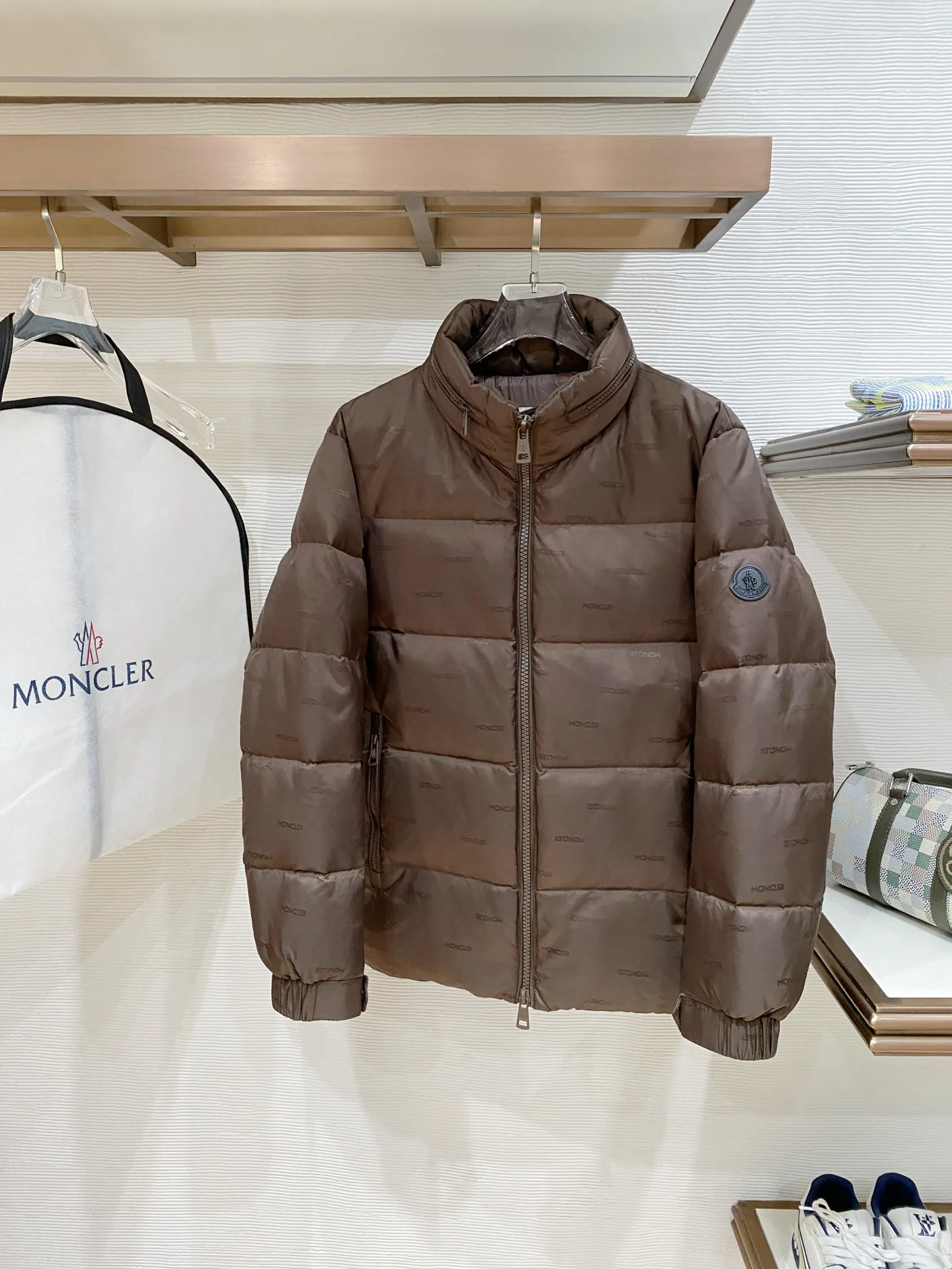 Куртки И Пуховики Мужские Moncler 17930665