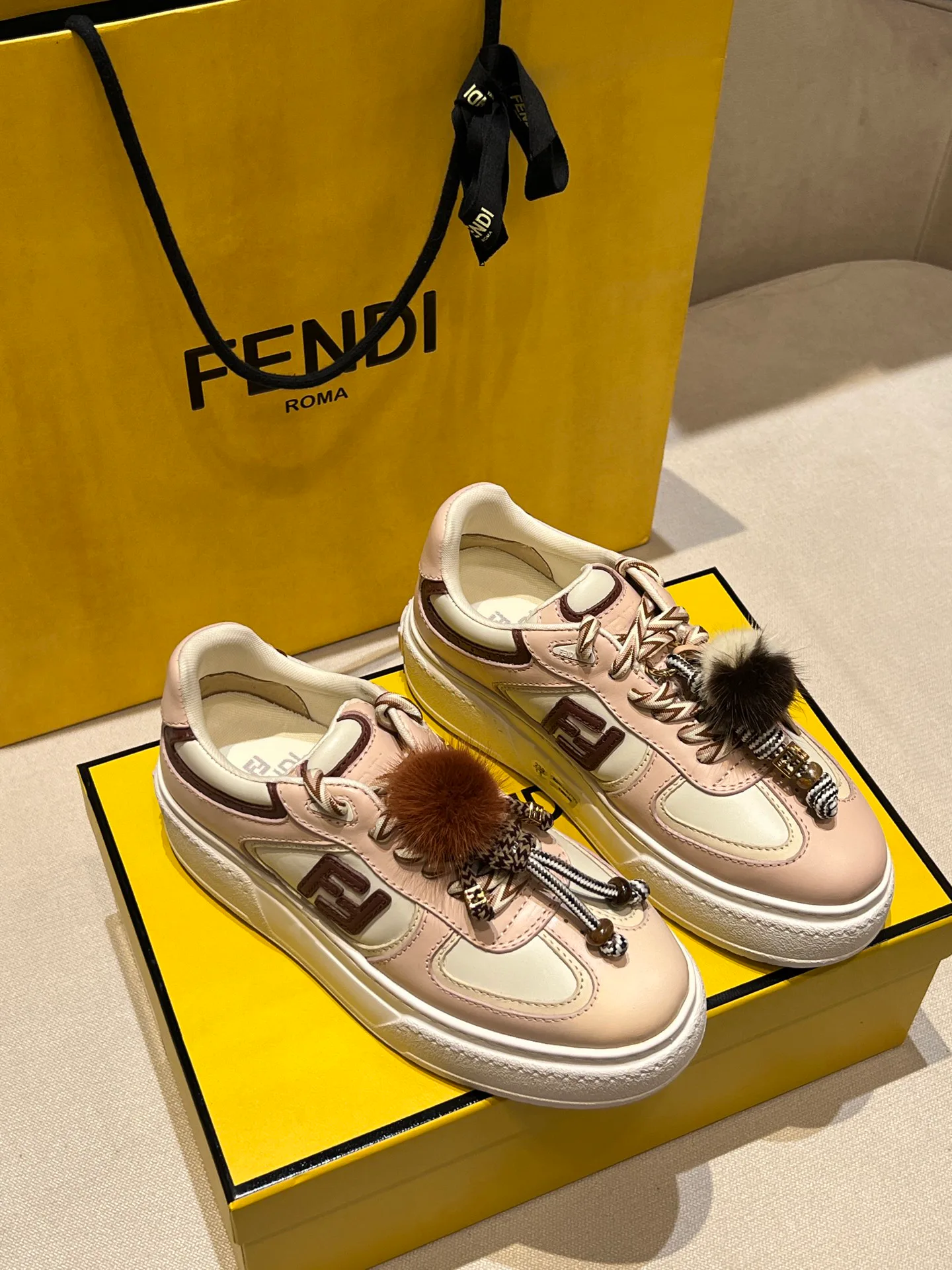 Кроссовки Женские Fendi 18020651